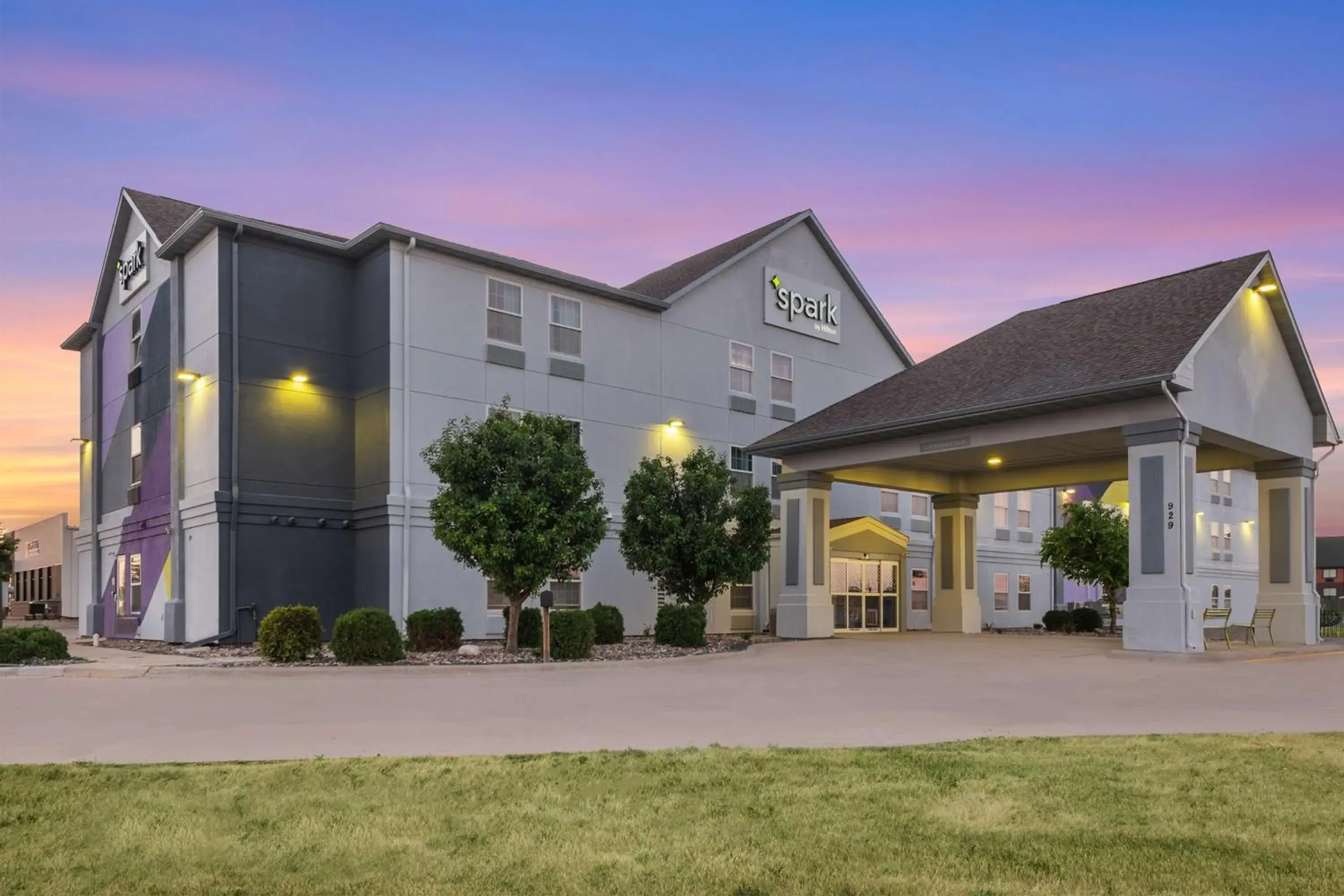 Property building in Spark by Hilton Minot Property building in Spark by Hilton Minot