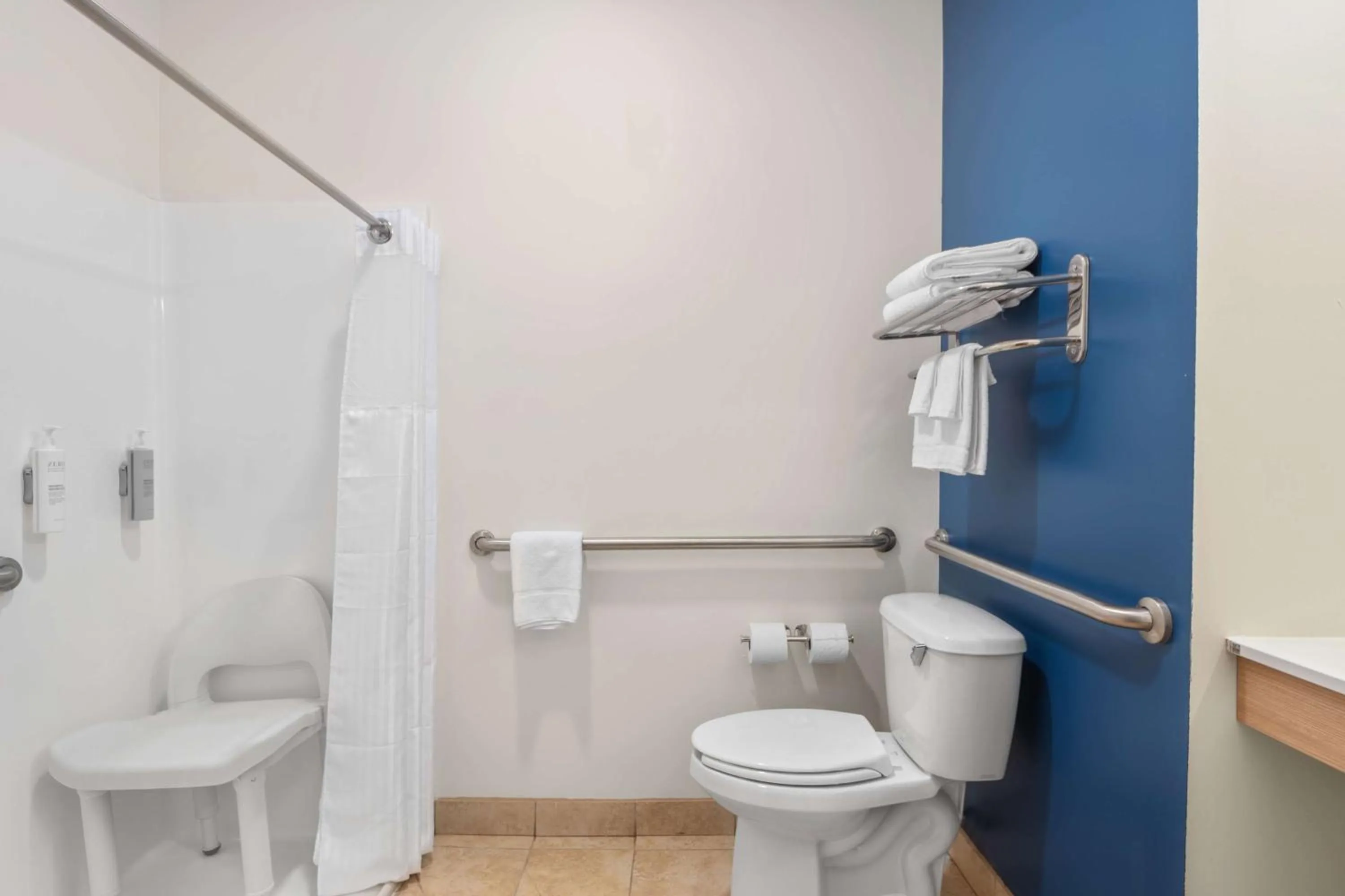 Bathroom in Sierra Inn Minot