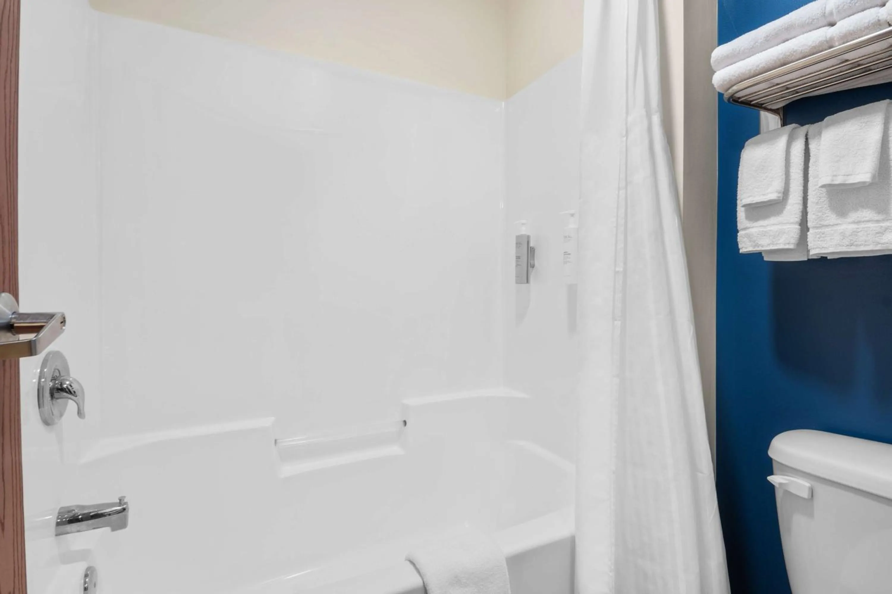 Bathroom in Sierra Inn Minot