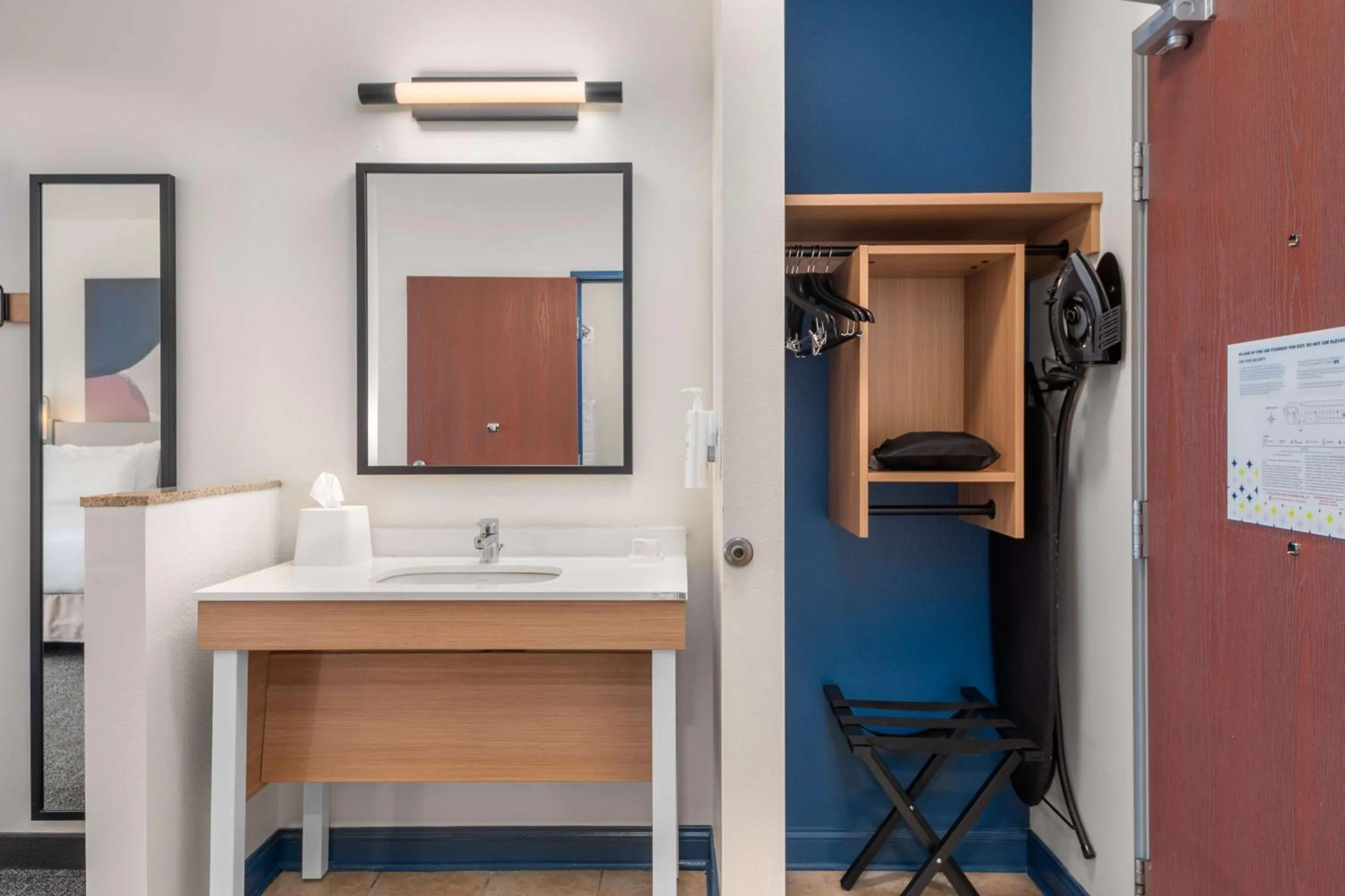 Photo of the whole room in Sierra Inn Minot