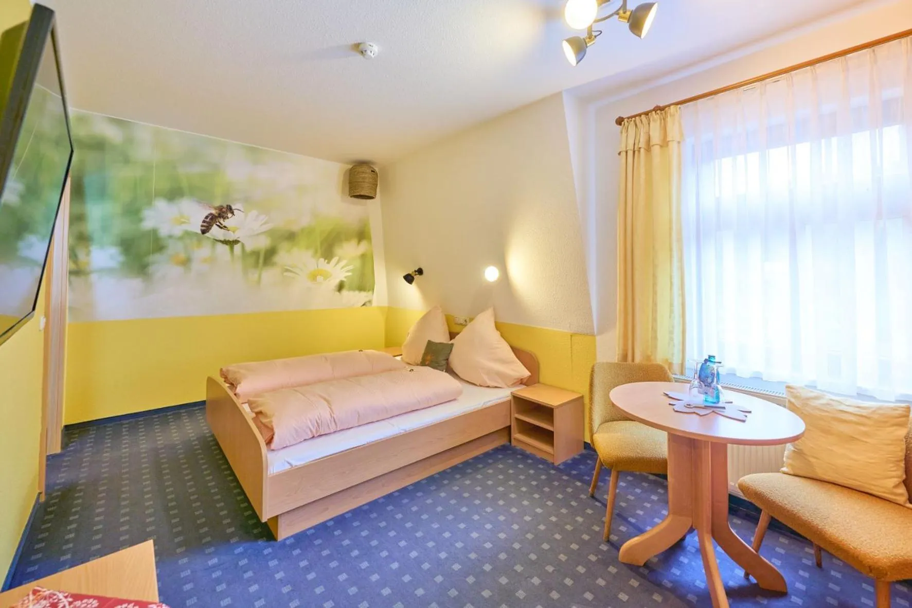 Photo of the whole room, Bed in Hotel Vierenstraße