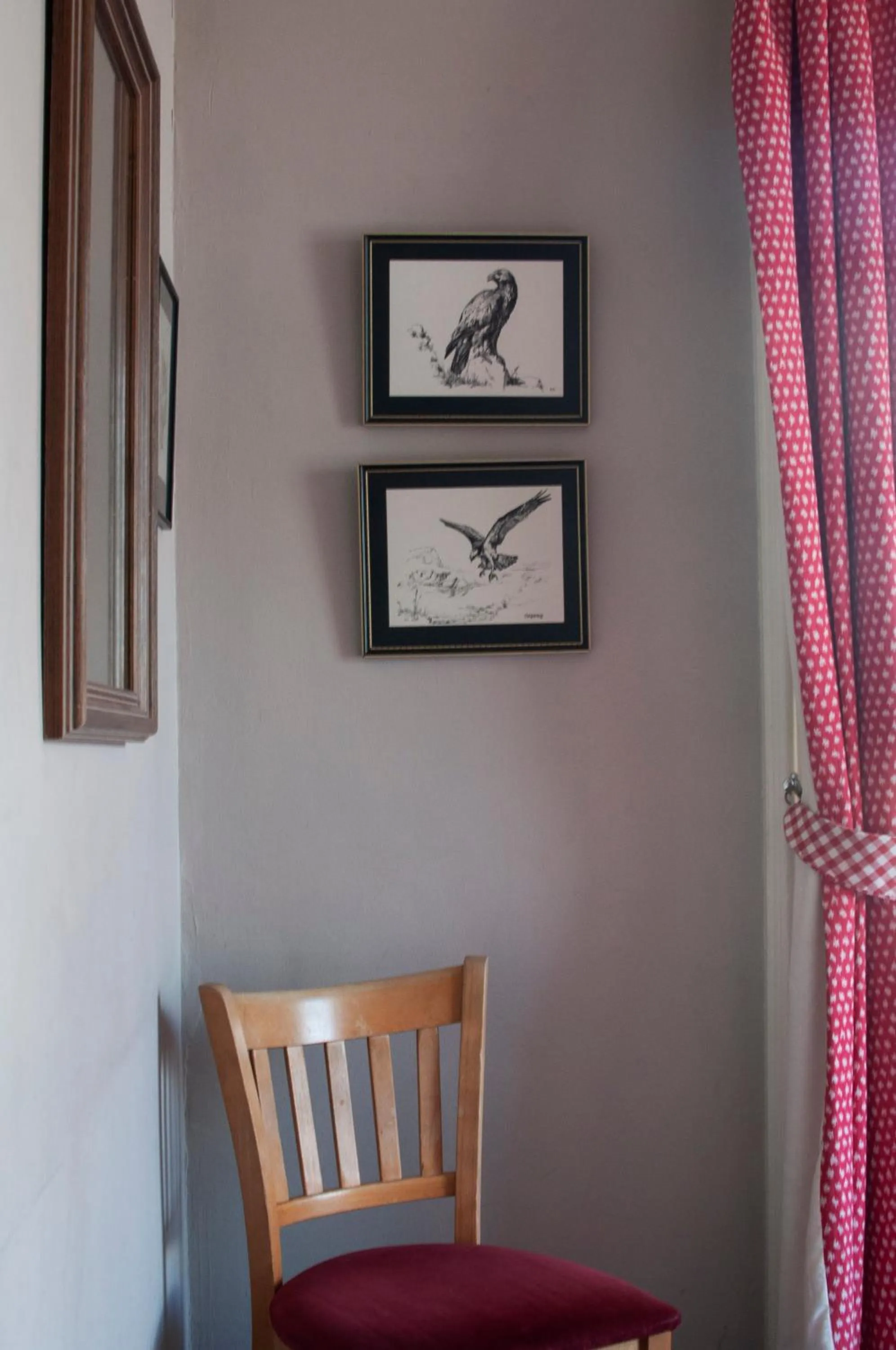 Decorative detail in William Wallace Hotel