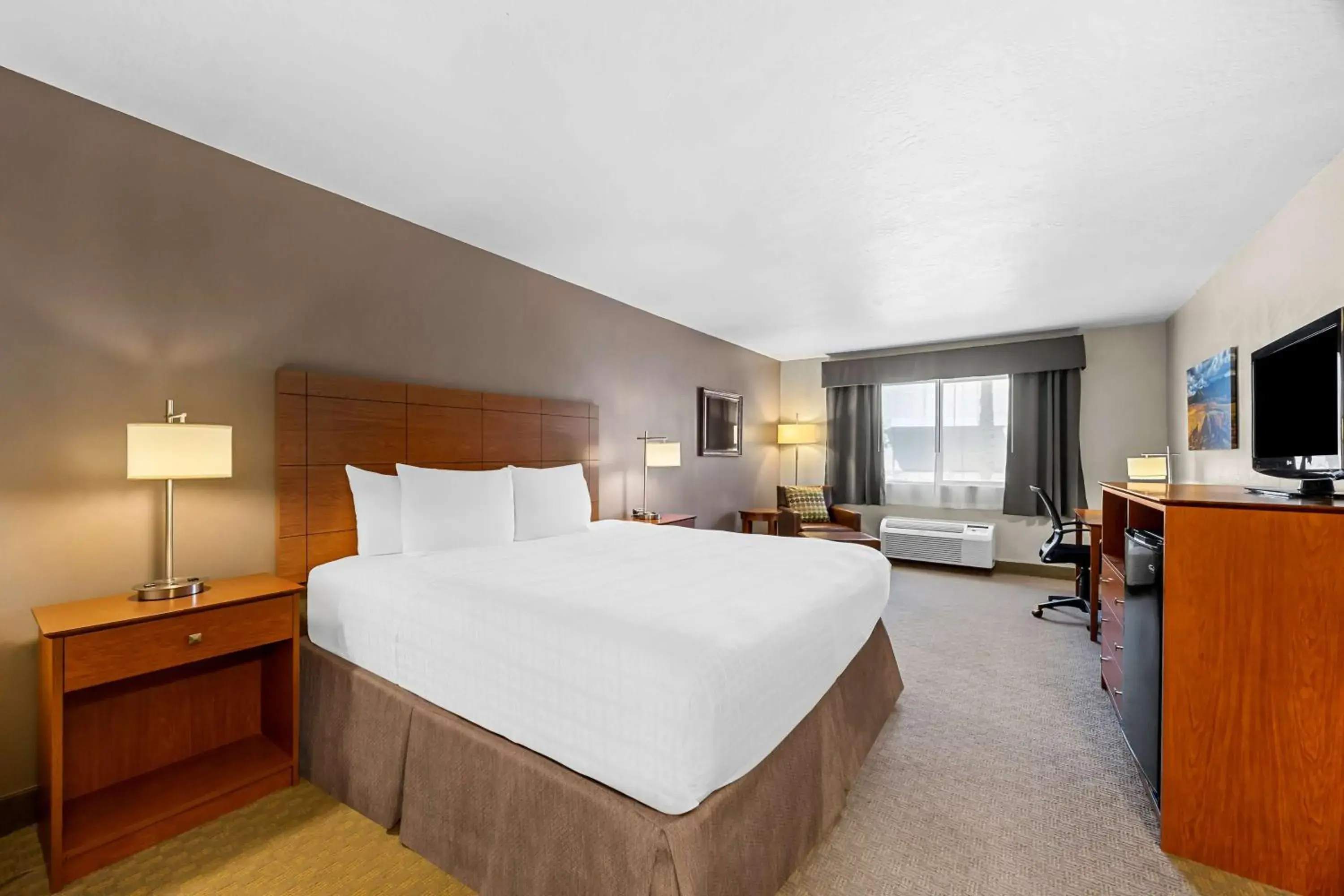 Bedroom, Bed in Best Western Inn at the Rogue Bedroom, Bed in Best Western Inn at the Rogue