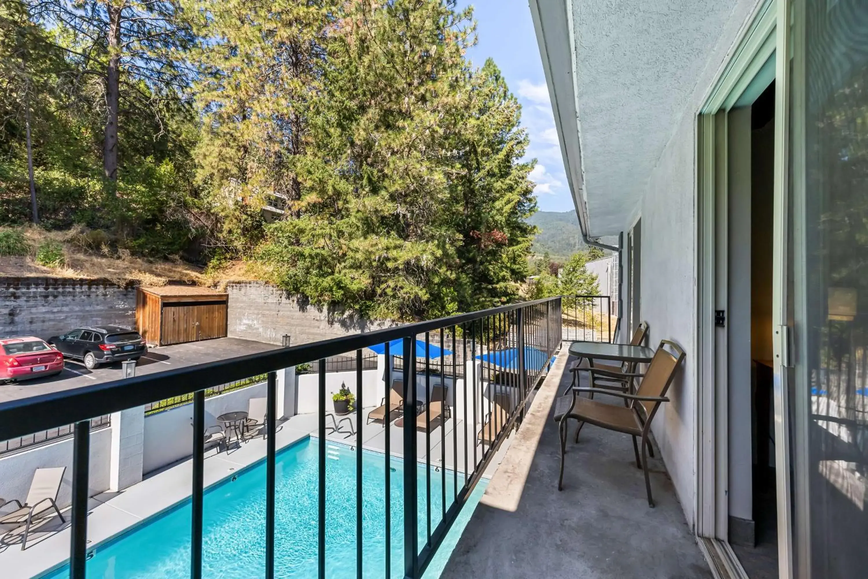 Bedroom in Best Western Inn at the Rogue Bedroom in Best Western Inn at the Rogue