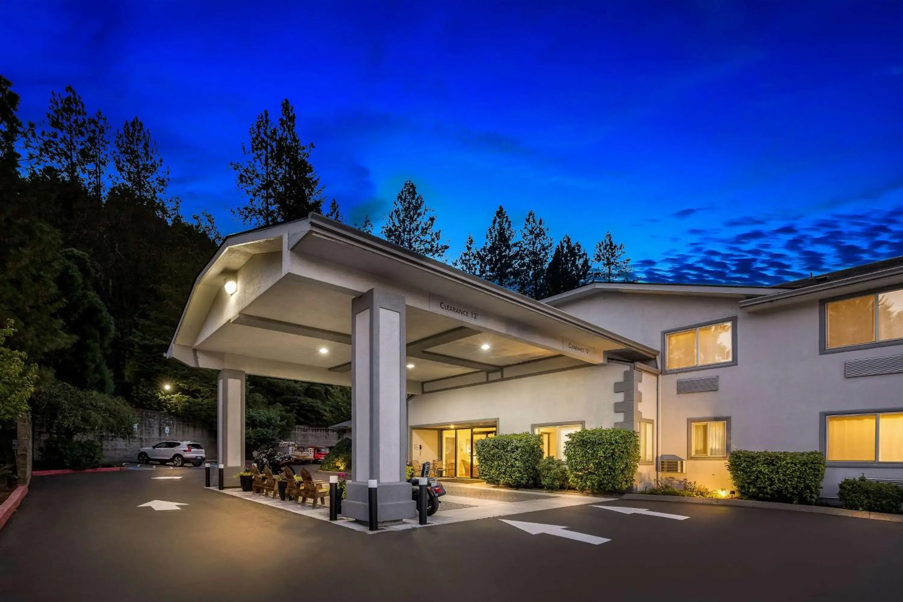 Property building in Best Western Inn at the Rogue Property building in Best Western Inn at the Rogue