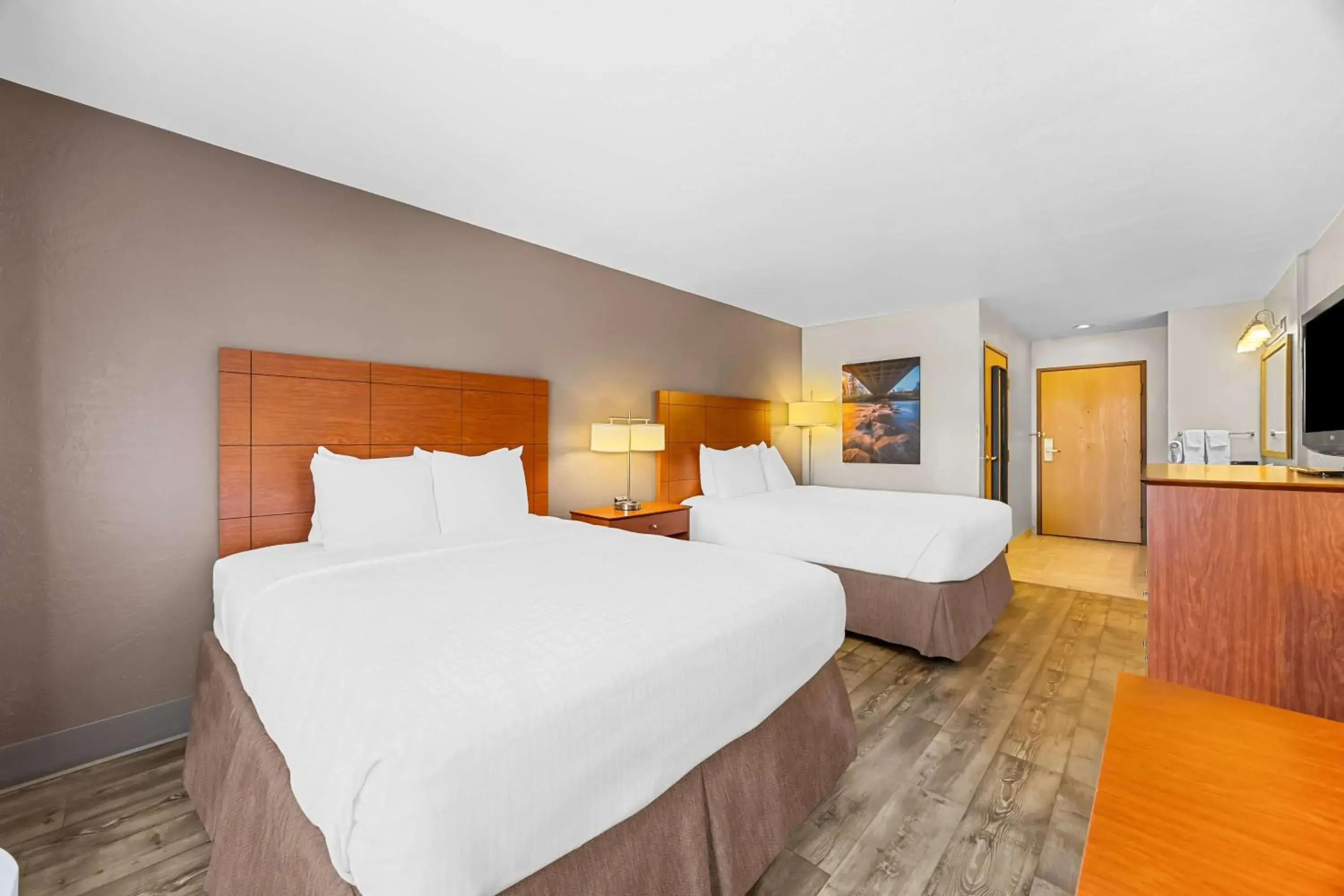 Bedroom in Best Western Inn at the Rogue Bedroom in Best Western Inn at the Rogue