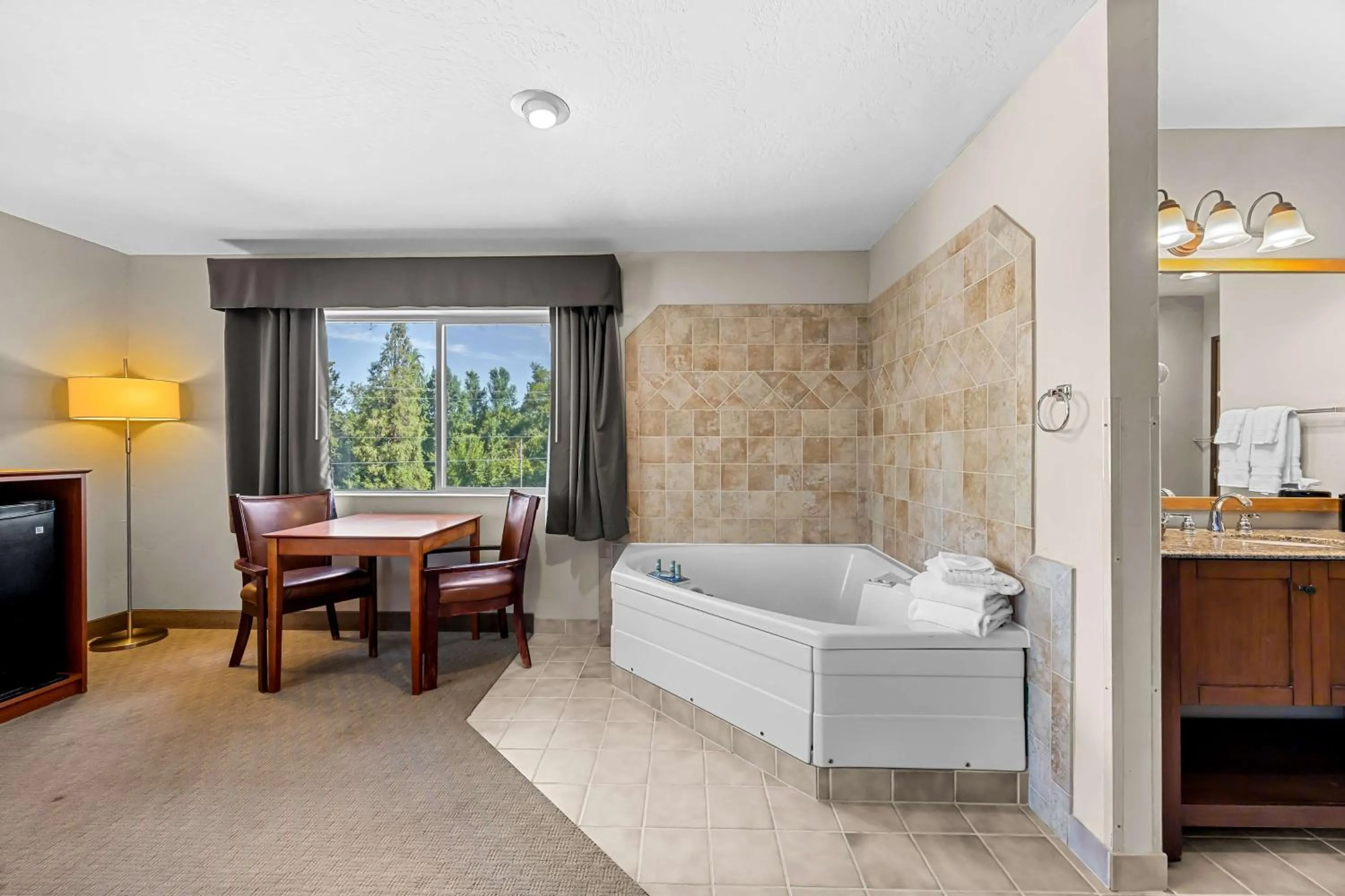 Bedroom in Best Western Inn at the Rogue