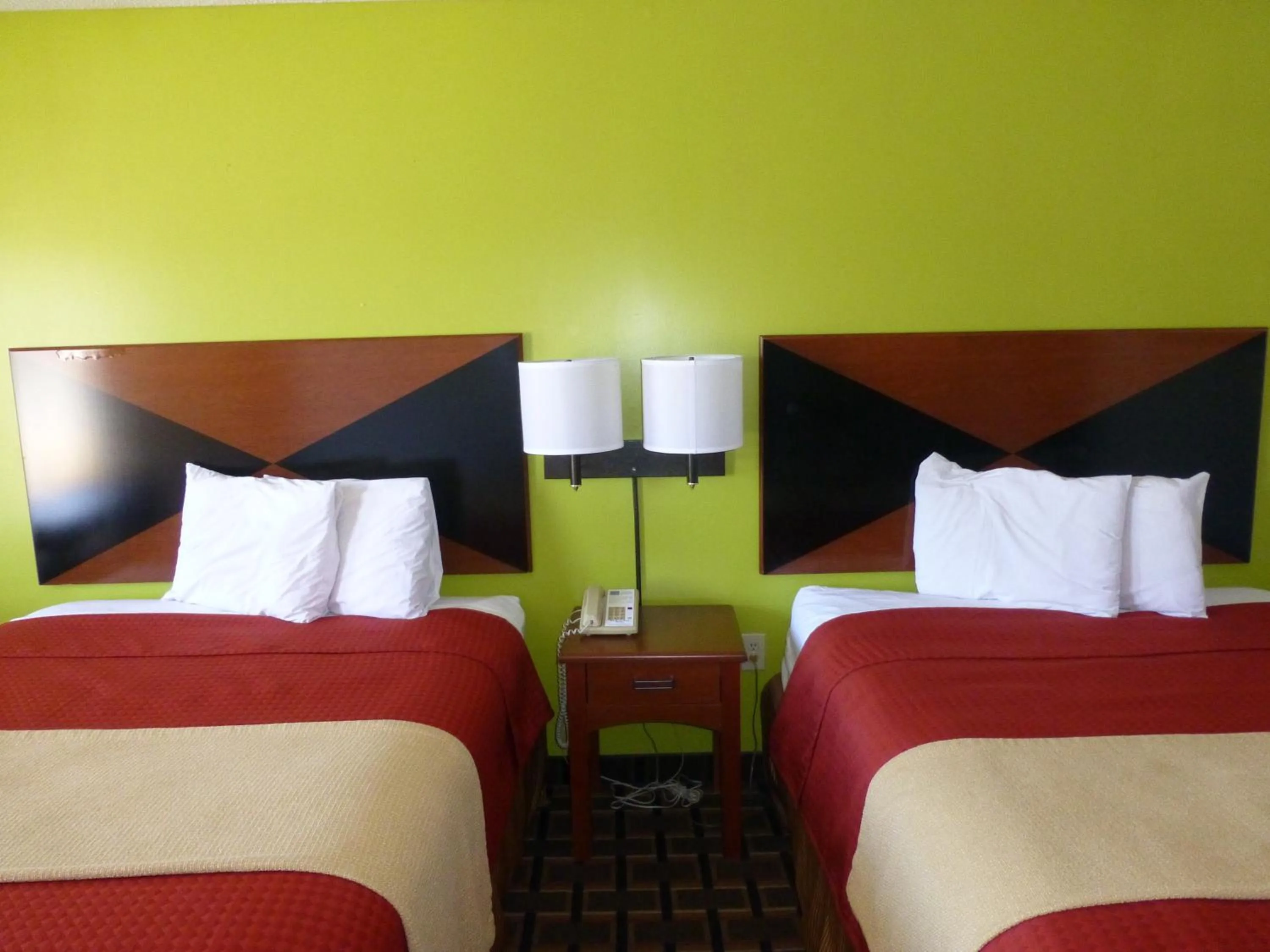 Bed in Coach Inn - Summerville