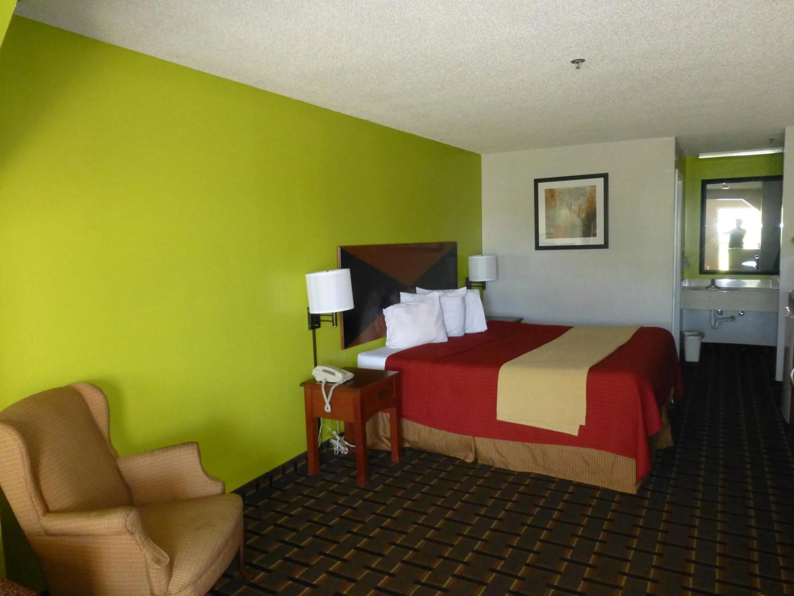 Bed in Coach Inn - Summerville