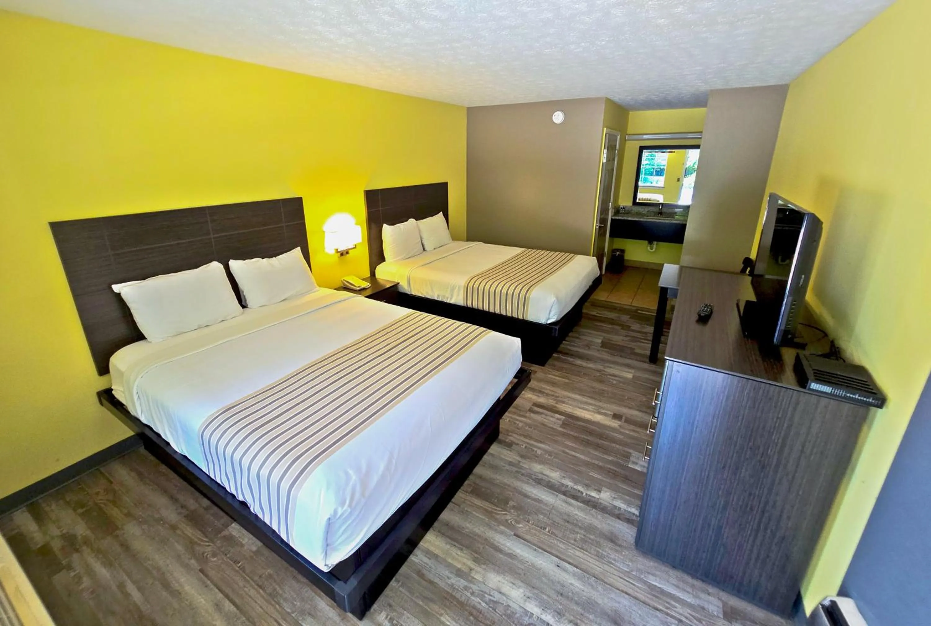 Bed in Meriwether Country Inn