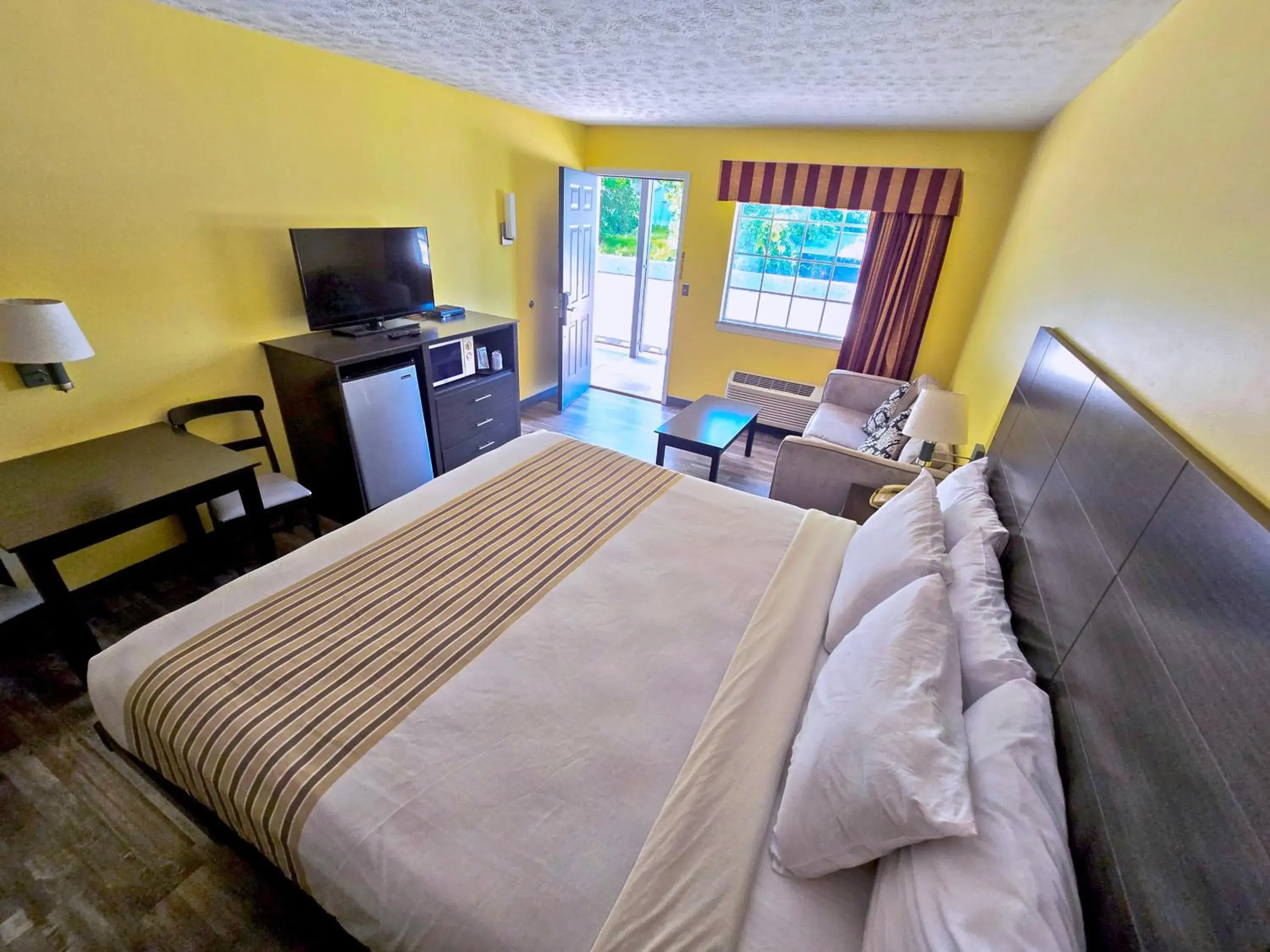 Photo of the whole room, Bed in Meriwether Country Inn Photo of the whole room, Bed in Meriwether Country Inn