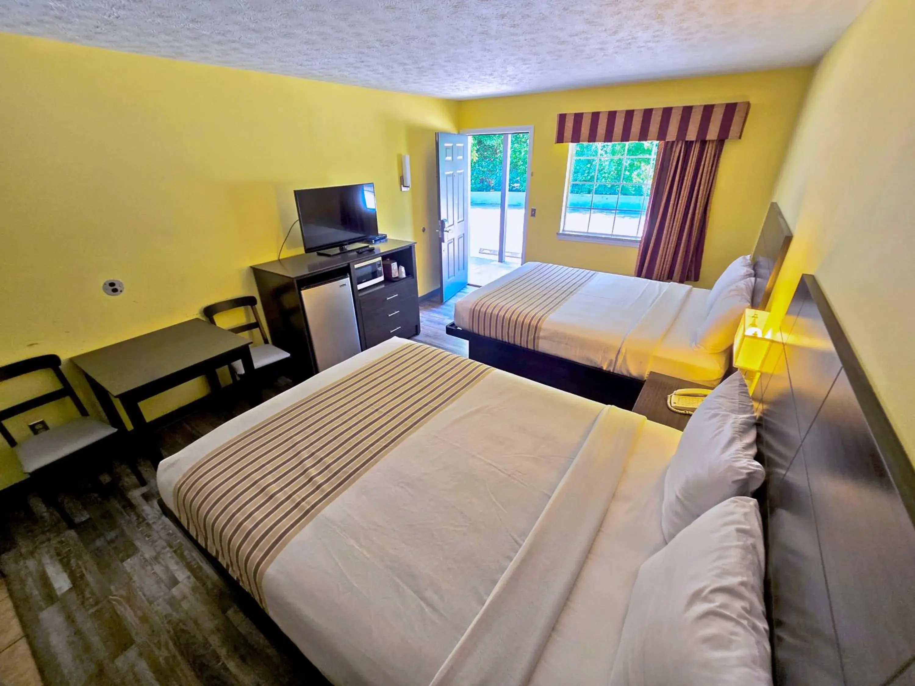 Bed in Meriwether Country Inn Bed in Meriwether Country Inn