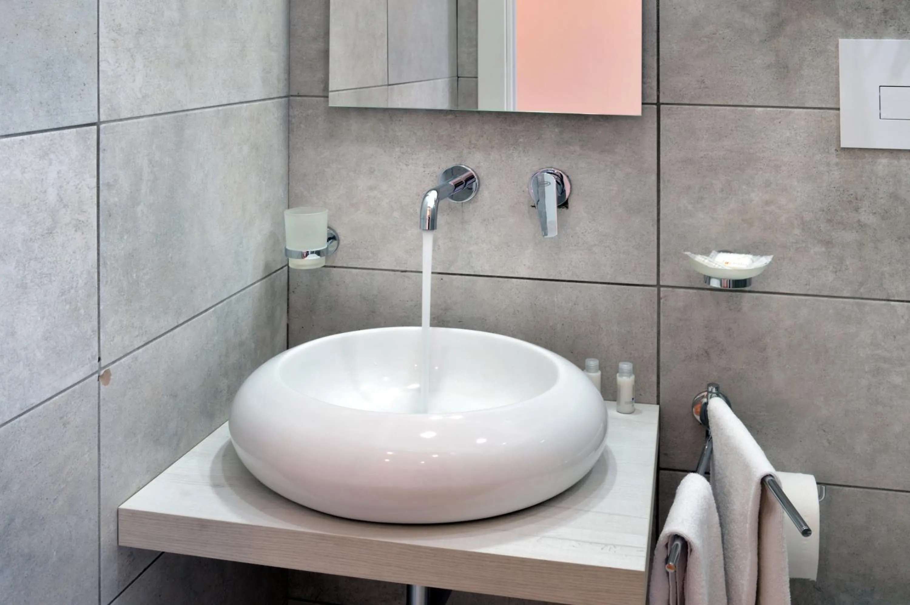 Shower in B&BCentral Station Napoli