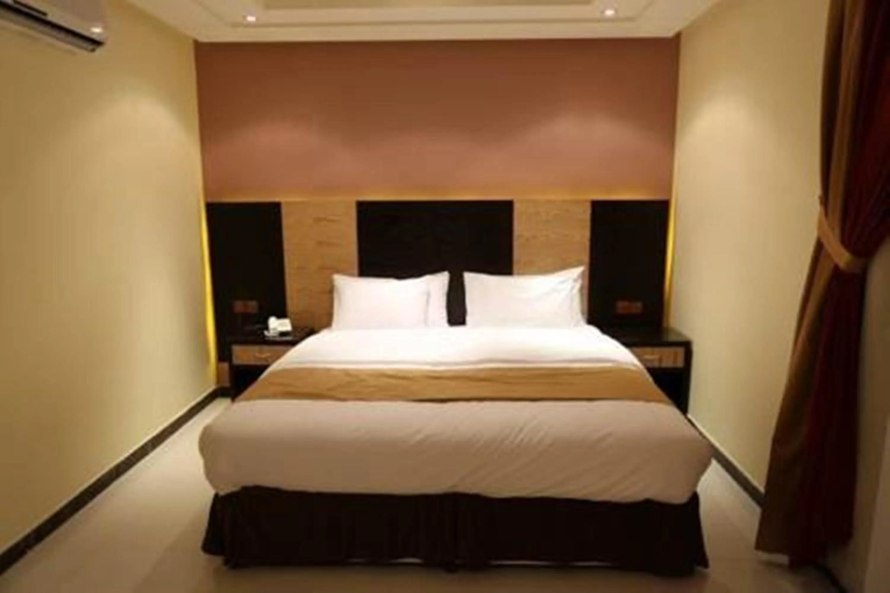 Bedroom, Bed in شقق توليب الروضه للشقق المخدومة