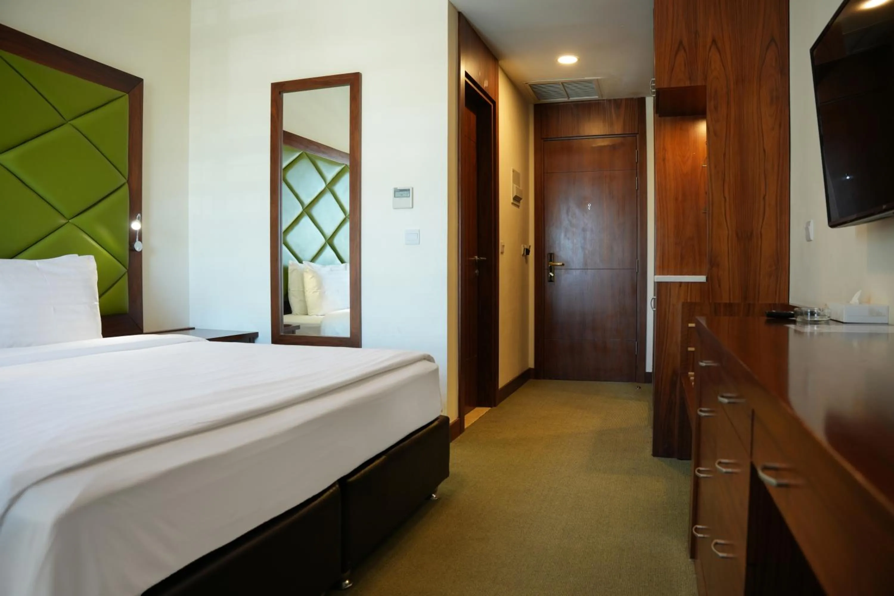 Photo of the whole room, Bed in Holyland Hotel Amman