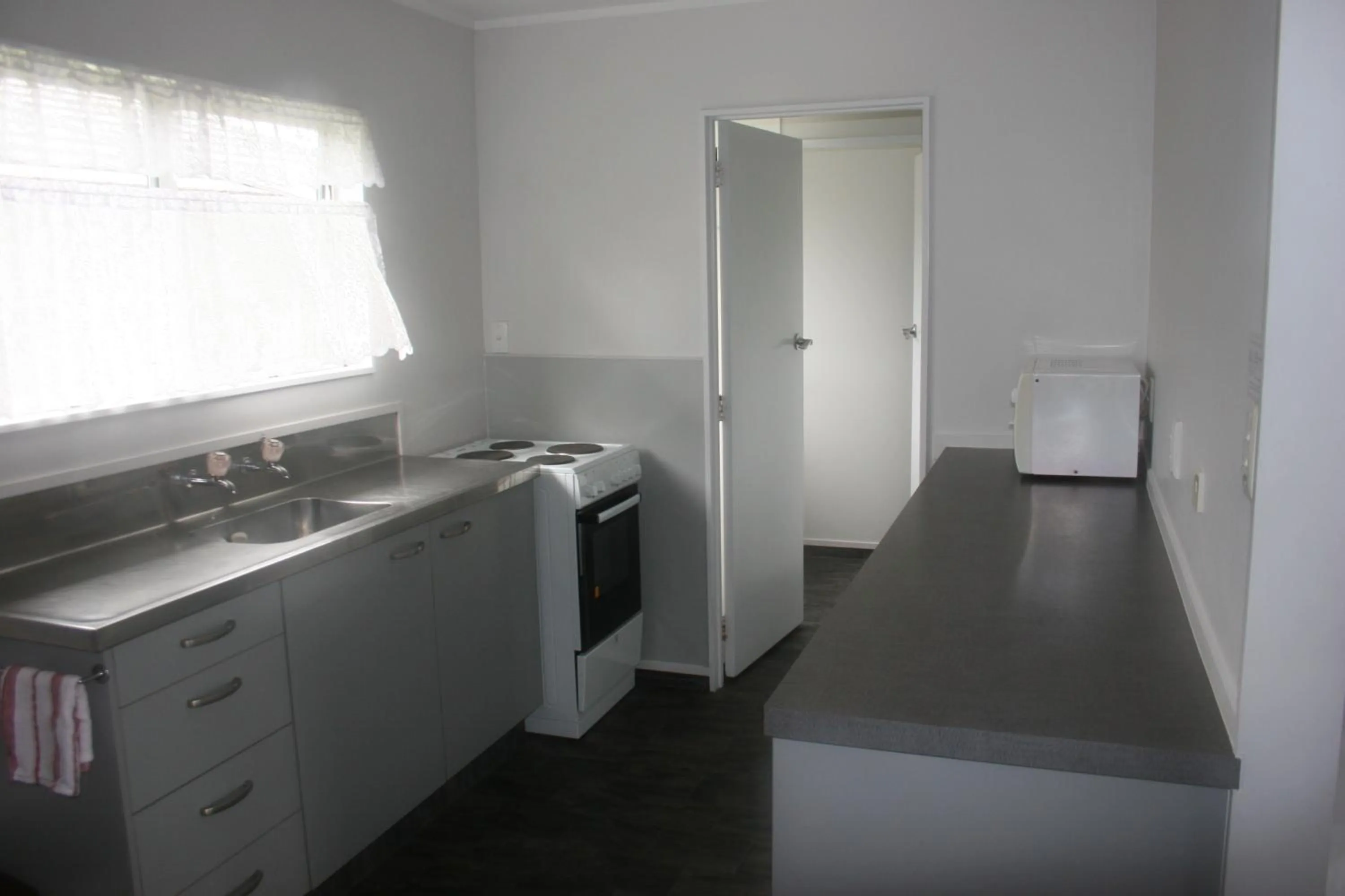 Kitchen or kitchenette in Burgundy Rose Motel