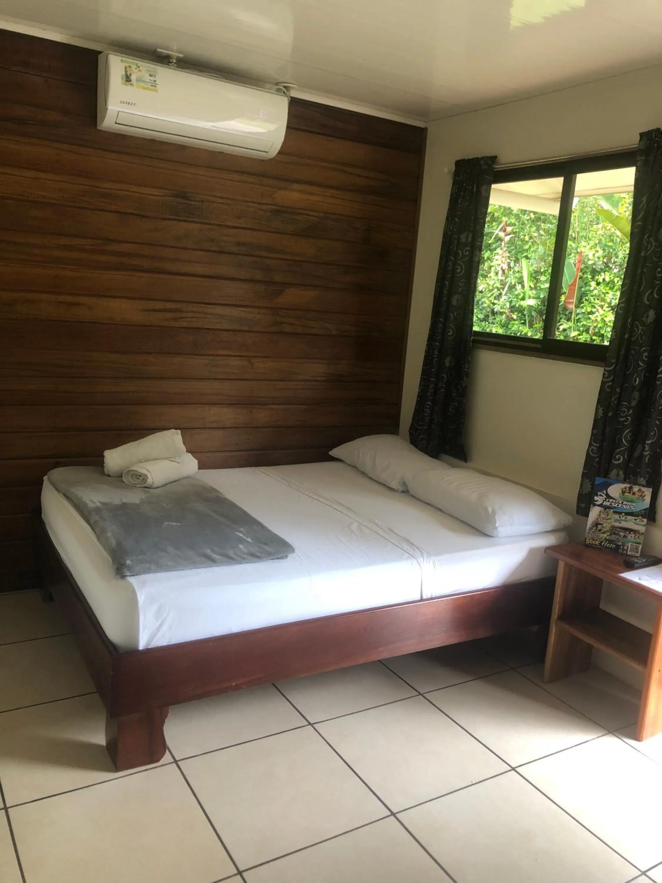 Standard Queen Room in Le Petit Hotel