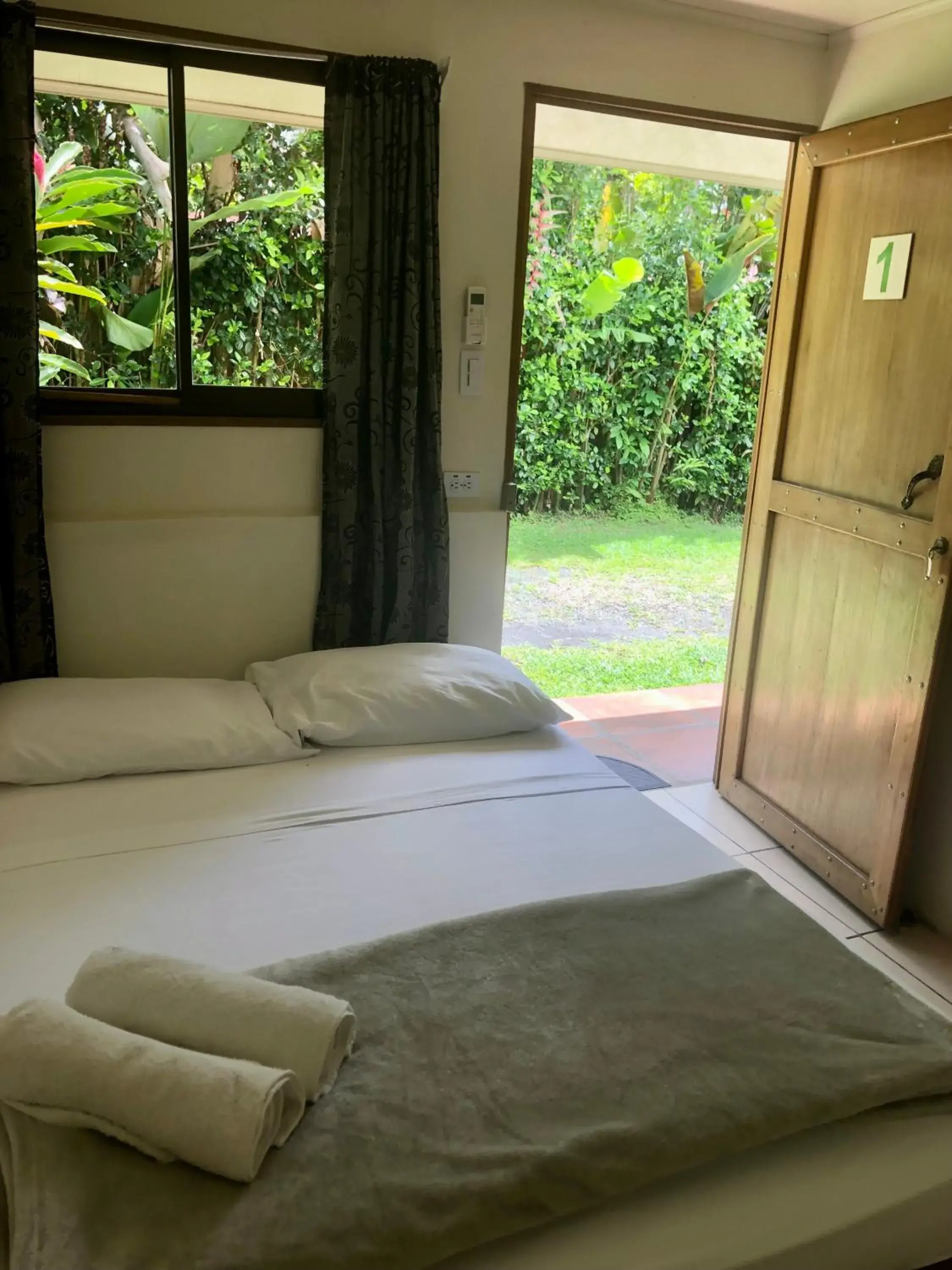 Double Room with Private Bathroom in Le Petit Hotel Double Room with Private Bathroom in Le Petit Hotel