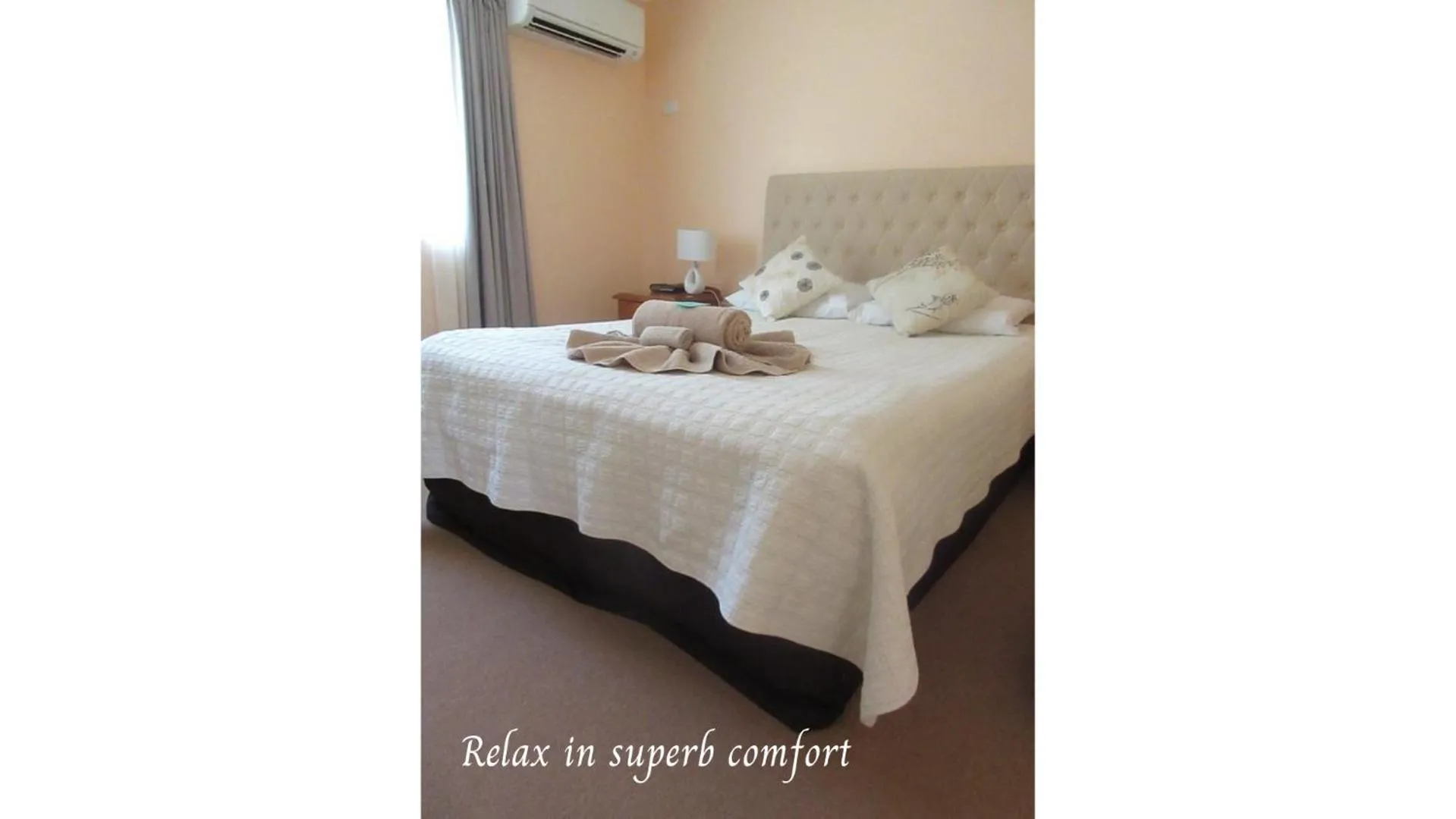 Bed in Rubyvale Motel & Holiday Units - An Adults Only Getaway