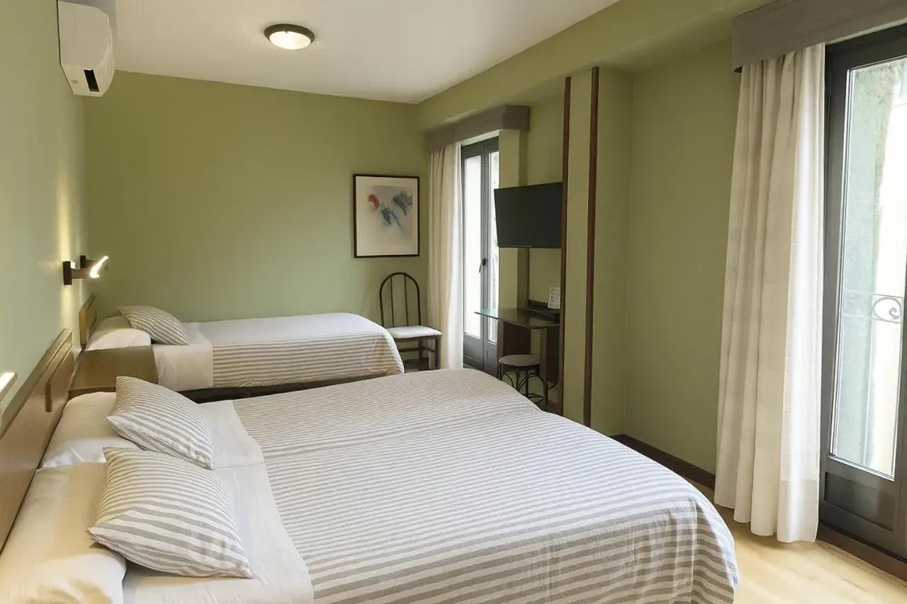Triple Room in Hostal Concejo Triple Room in Hostal Concejo