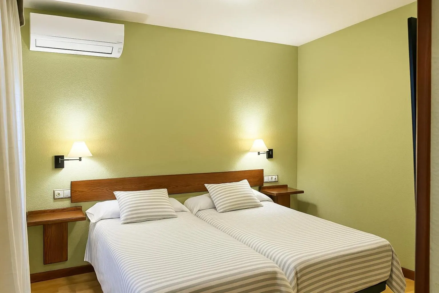 Bed in Hostal Concejo