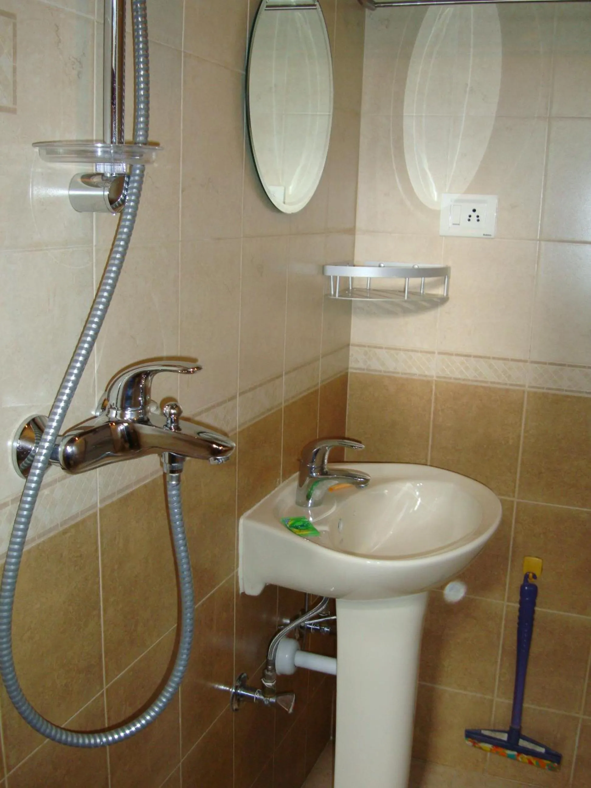 Shower in Vardan Resort n' Apartment