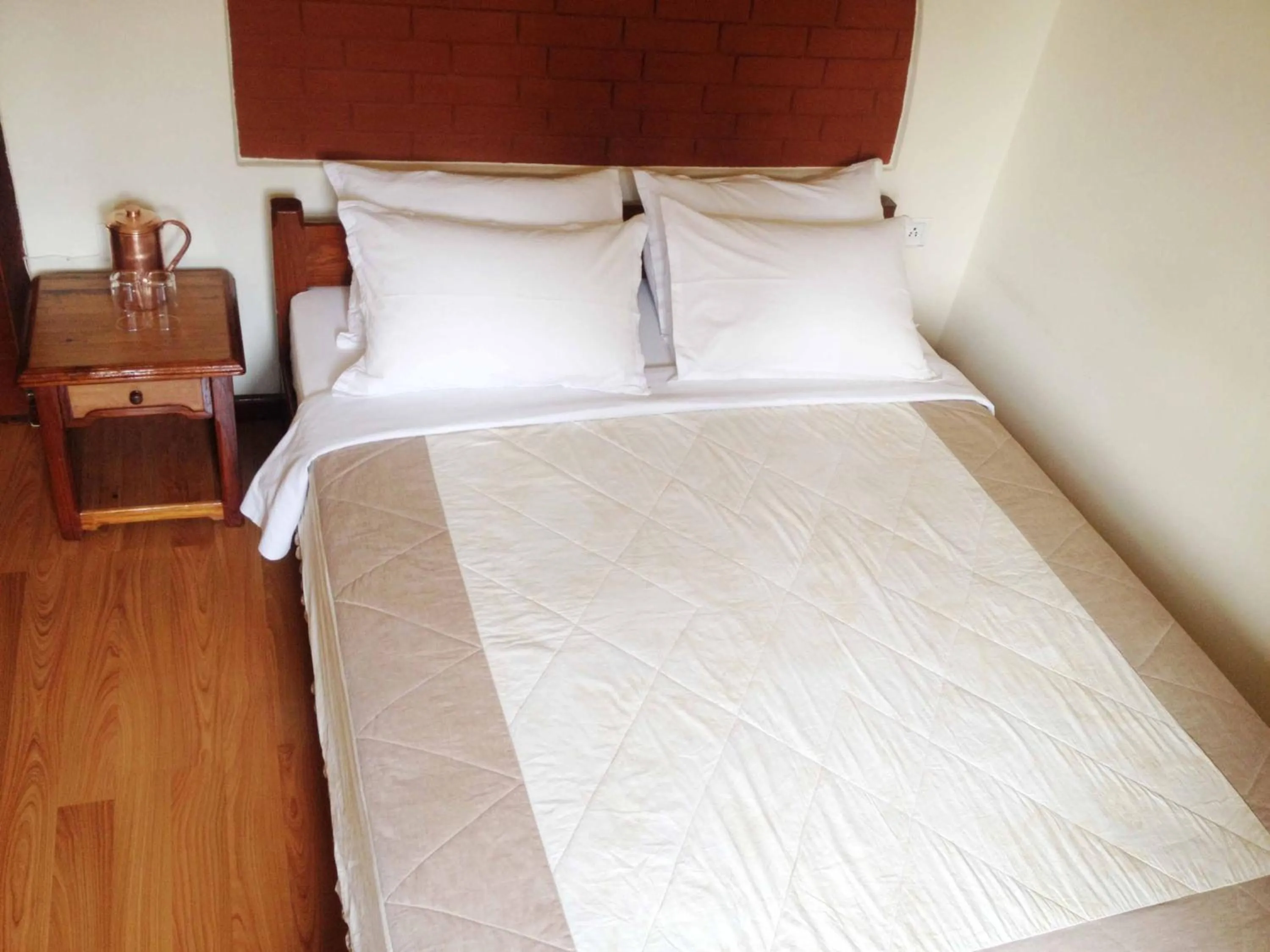 Bed in Vardan Resort n' Apartment