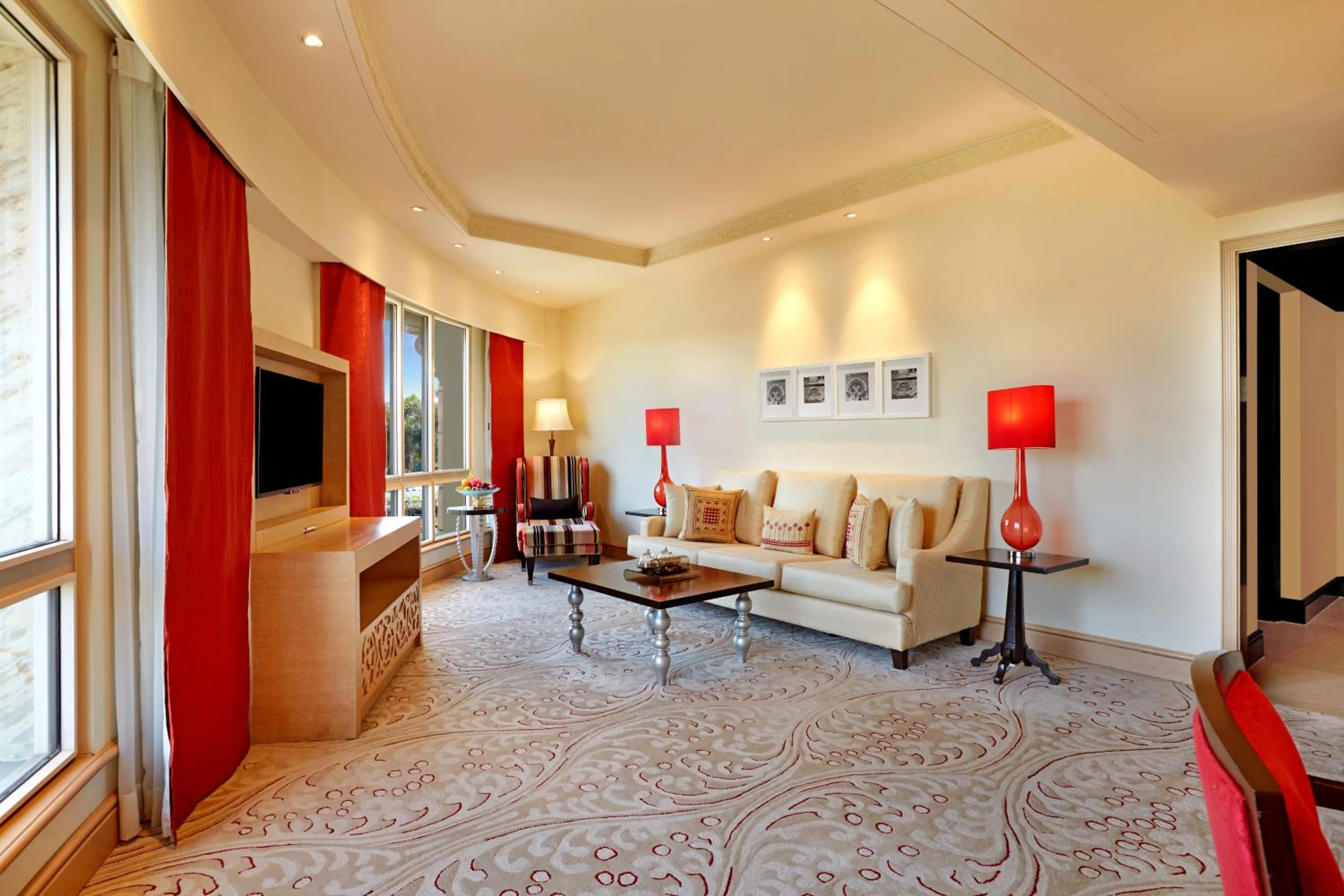 Living room in ITC Maratha, a Luxury Collection Hotel, Mumbai