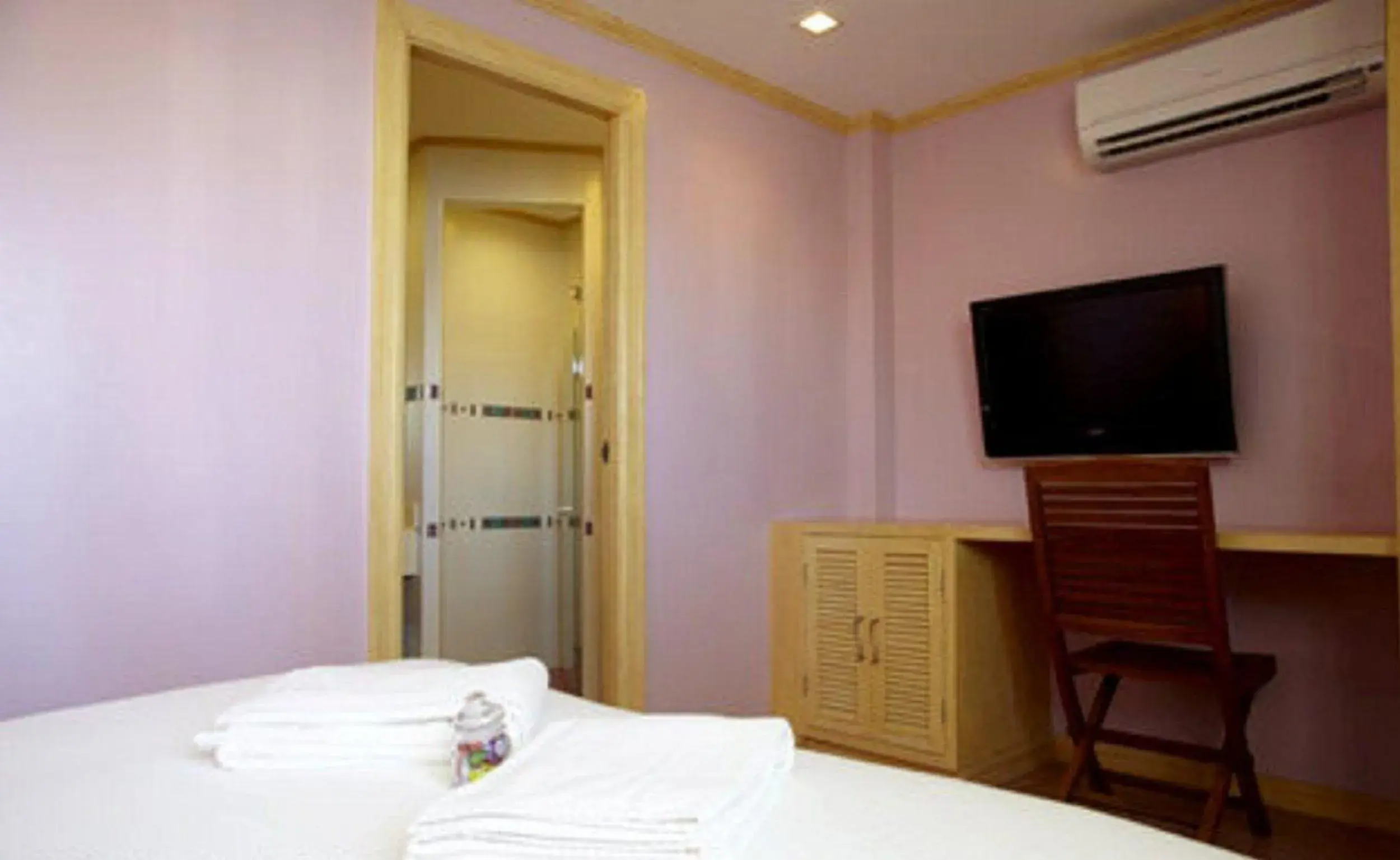 TV and multimedia, Bed in Shore Time Hotel Boracay TV and multimedia, Bed in Shore Time Hotel Boracay