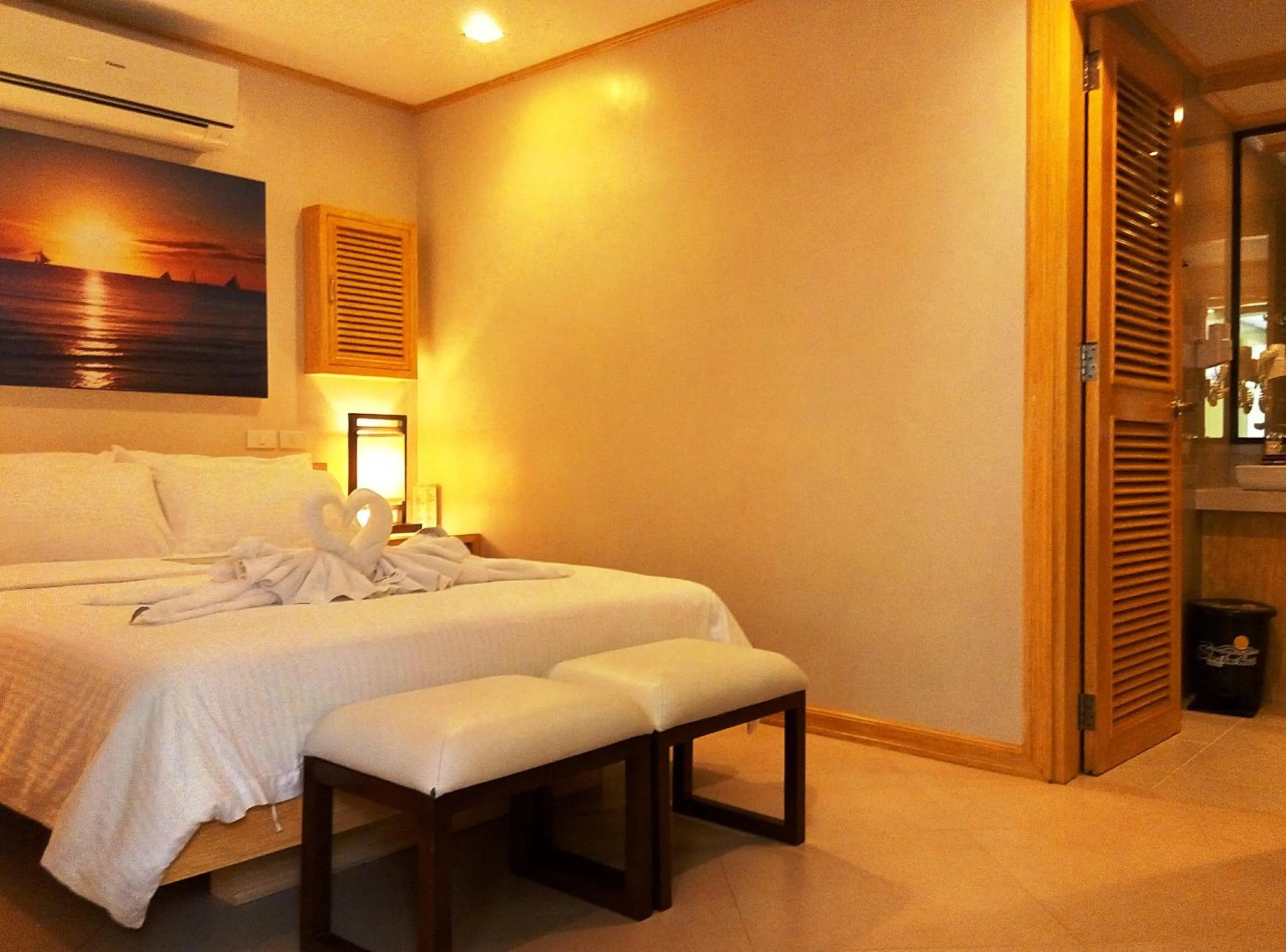 Decorative detail, Bed in Shore Time Hotel Boracay