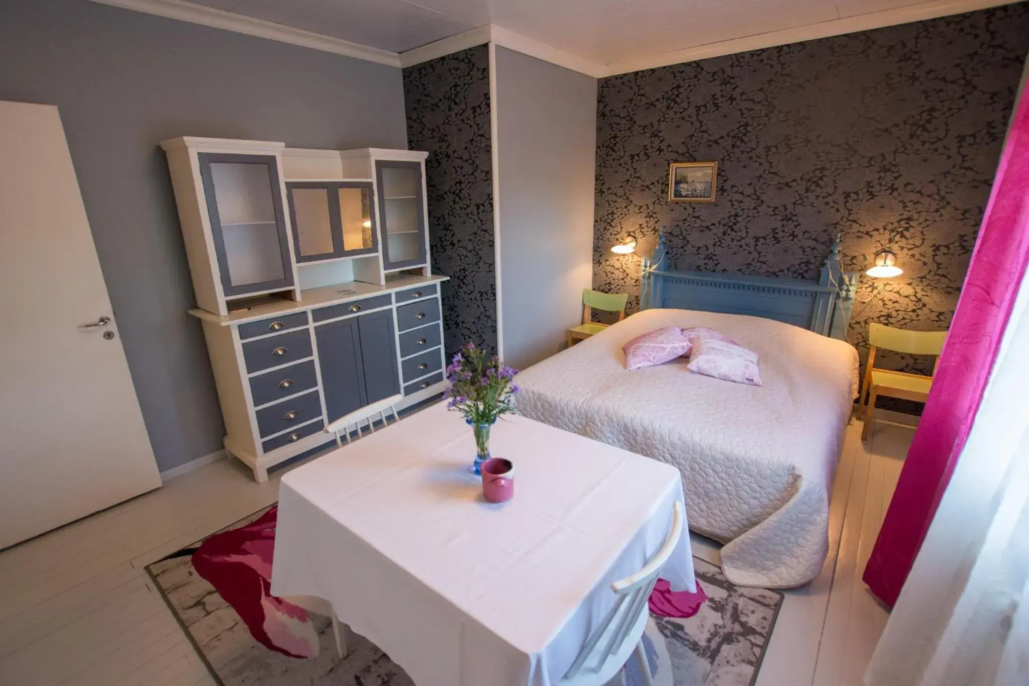 Twin Room with Lake View in Mulikan HillTon B&B Twin Room with Lake View in Mulikan HillTon B&B