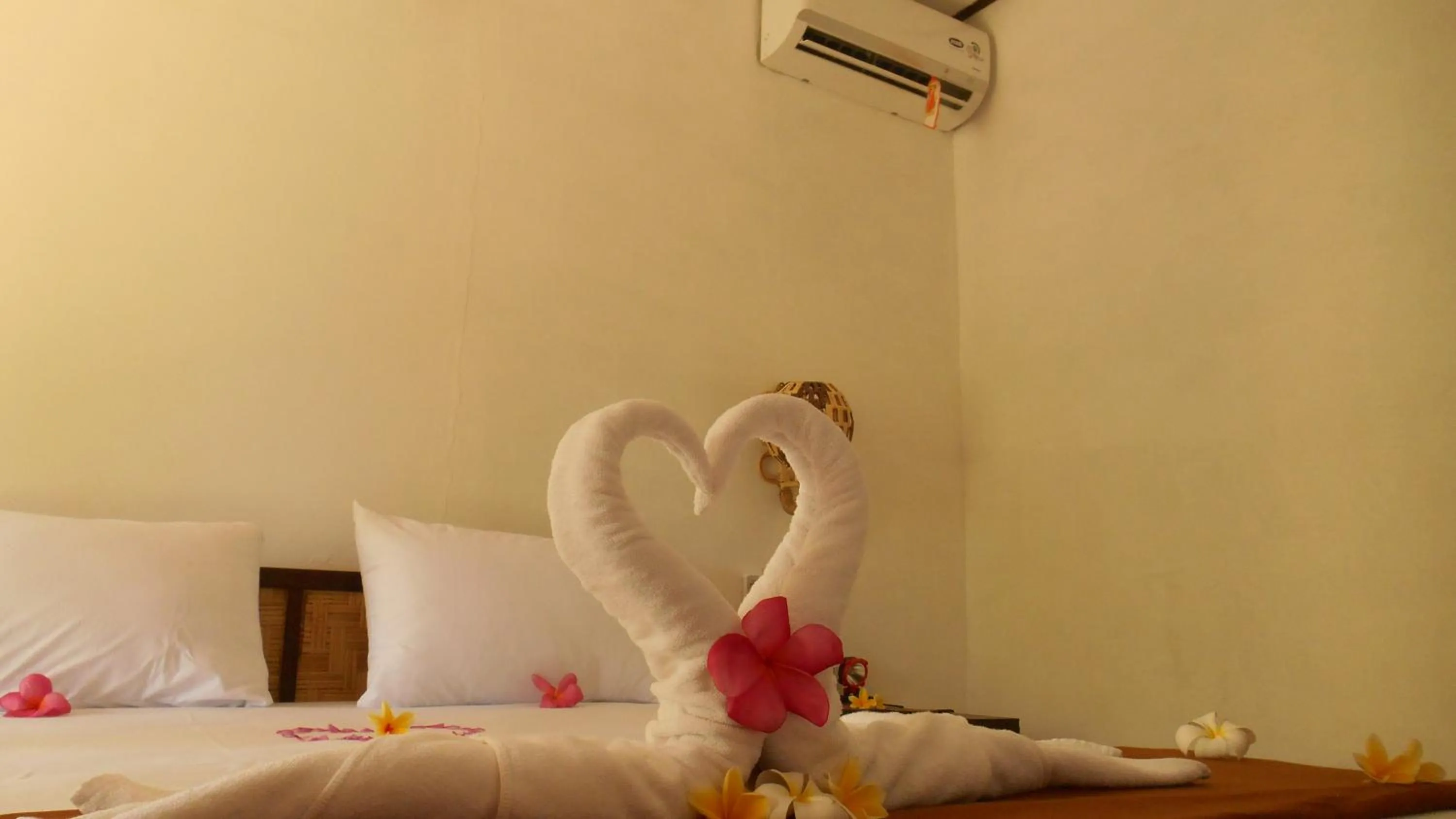 Bedroom, Bed in Taman Menjangan homestay by SnorkelingMenjangan