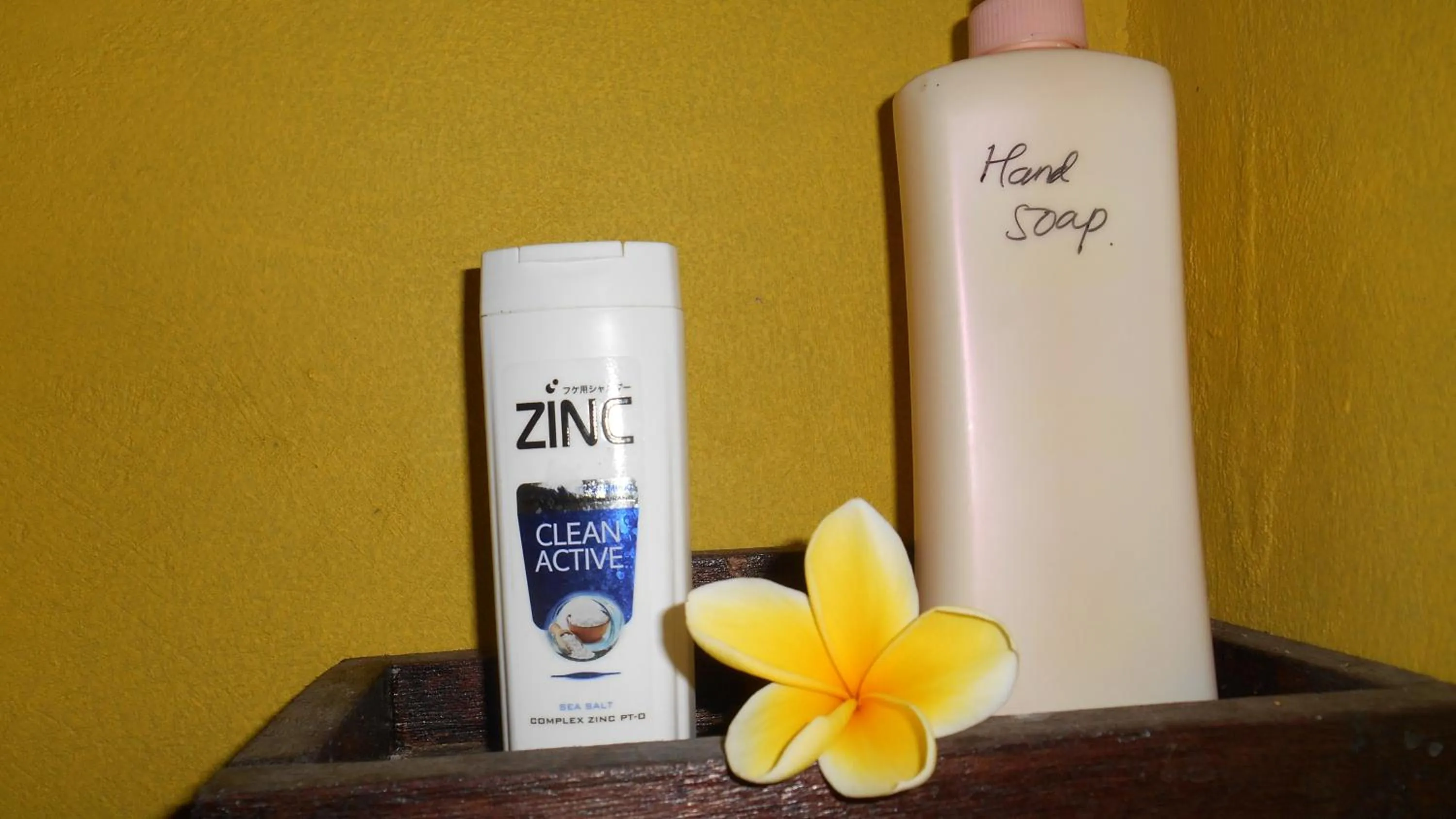 Bathroom in Taman Menjangan homestay by SnorkelingMenjangan