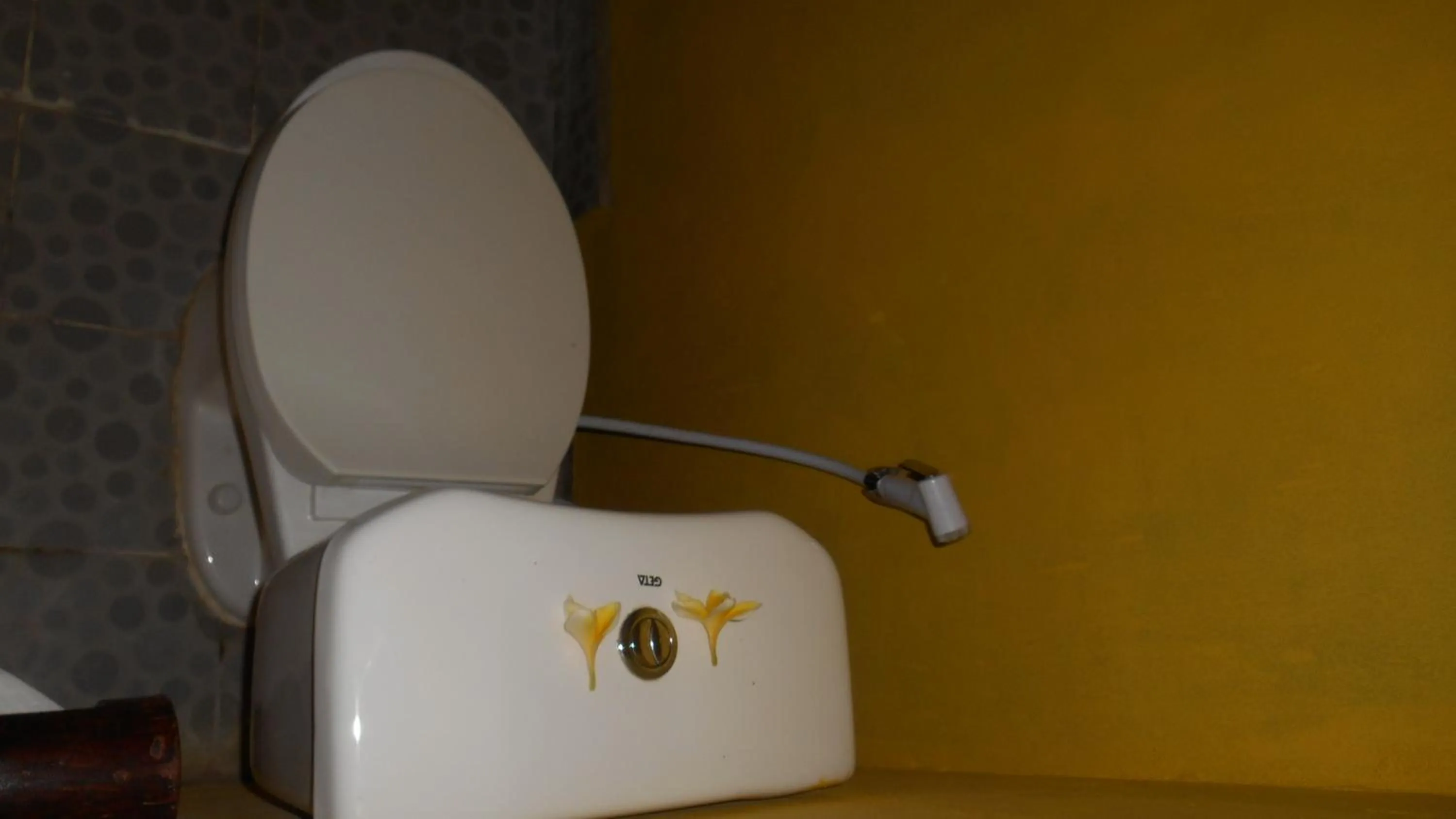 Toilet in Taman Menjangan homestay by SnorkelingMenjangan