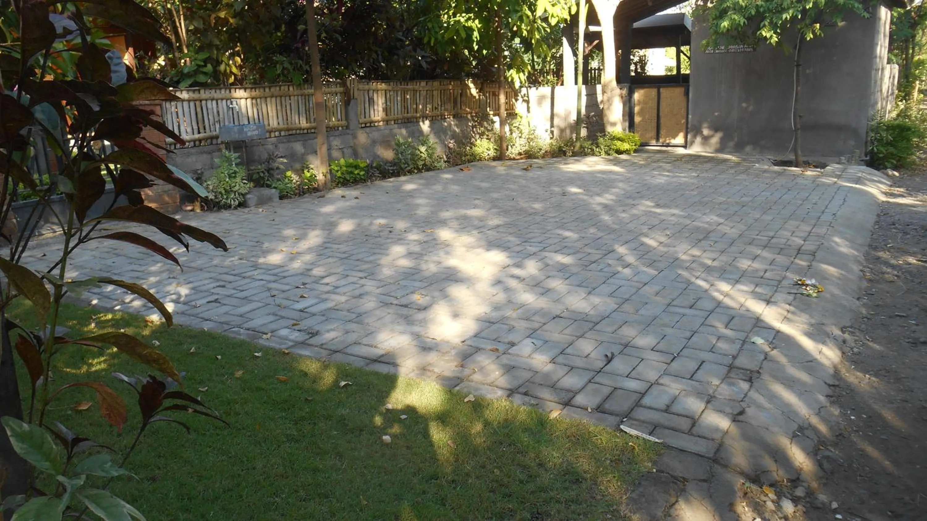 Parking in Taman Menjangan homestay by SnorkelingMenjangan