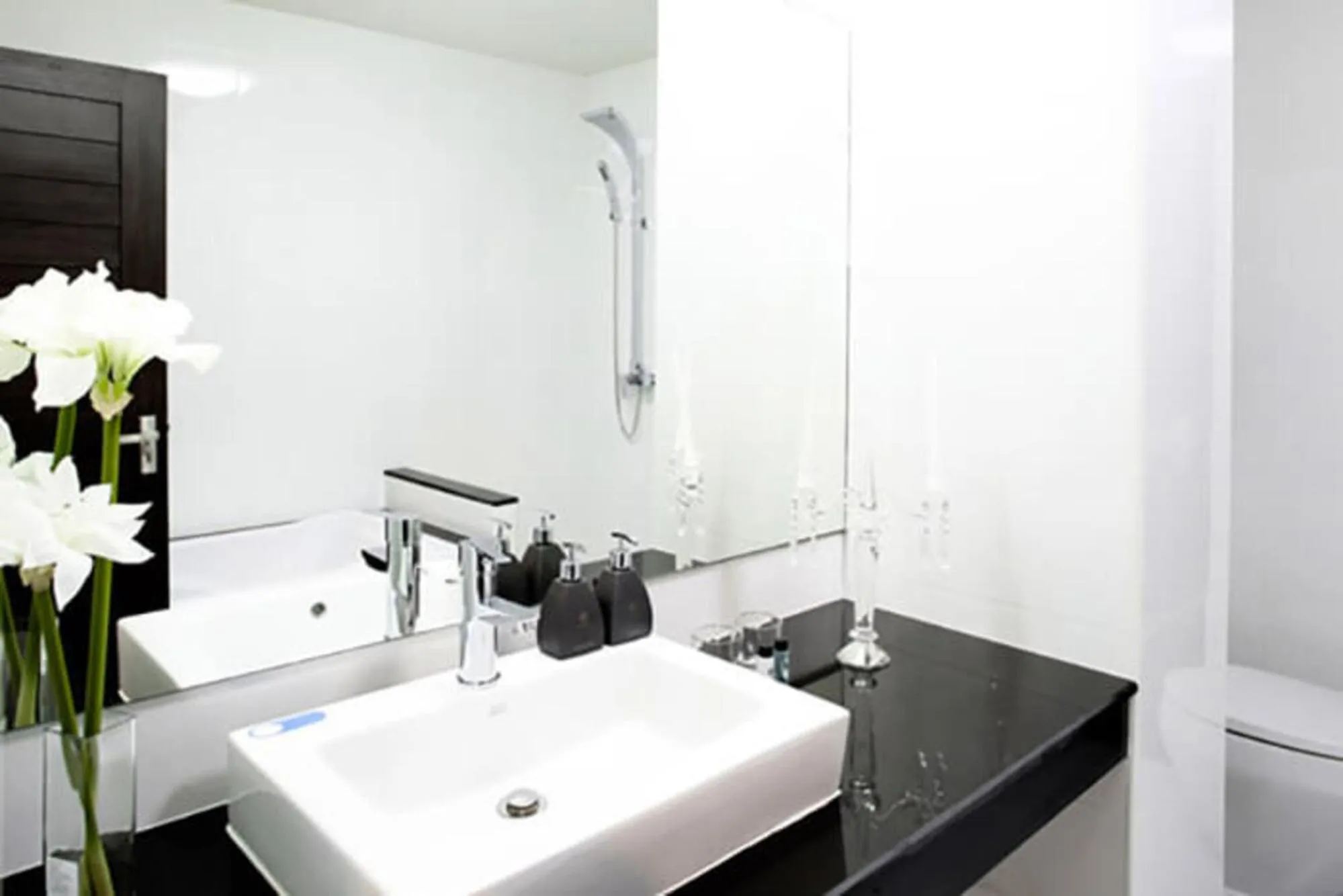 Photo of the whole room in Crystal Suites Suvarnbhumi Airport