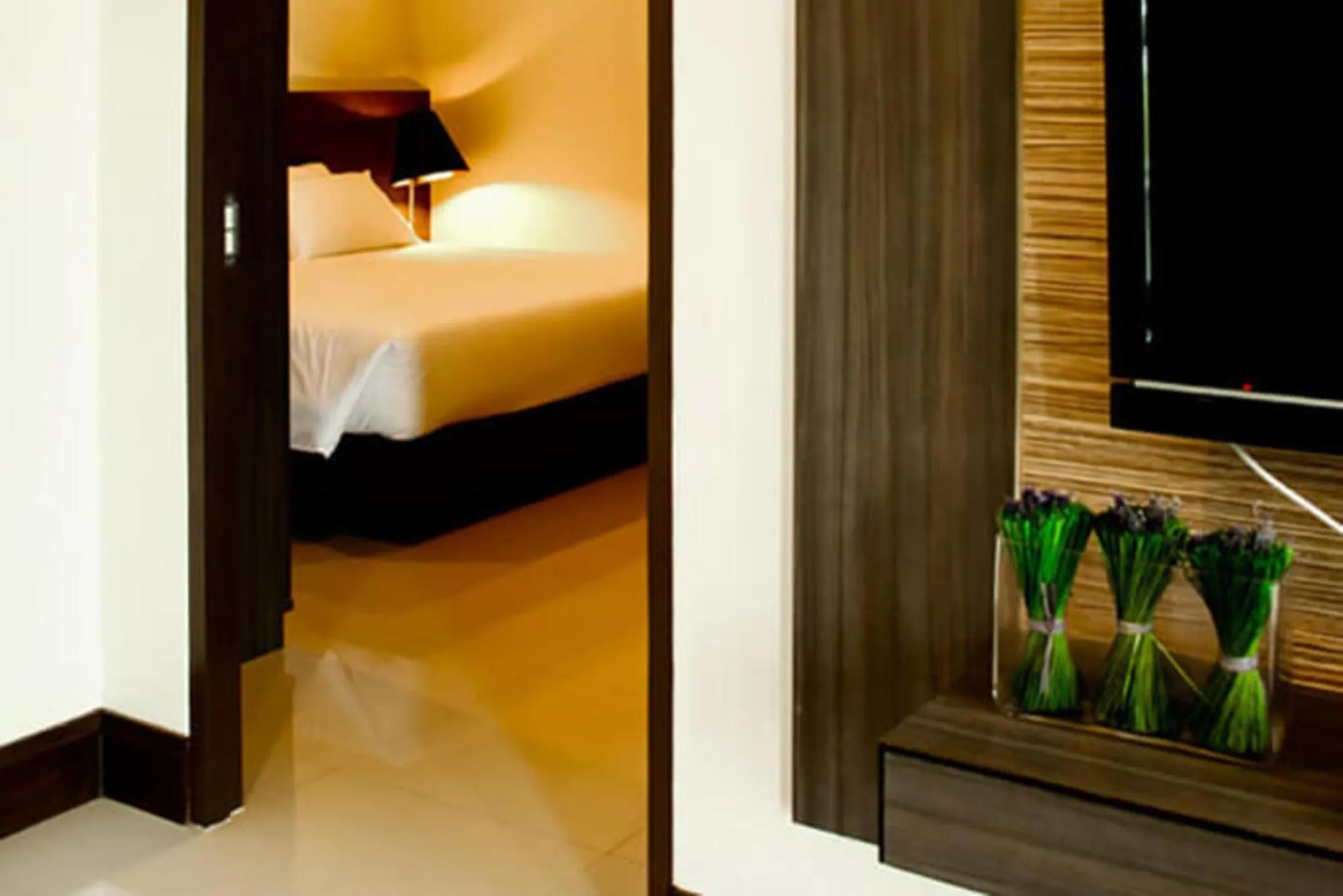 Photo of the whole room, Bed in Crystal Suites Suvarnbhumi Airport