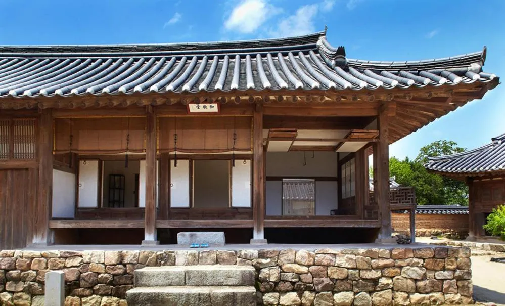 Property building in Bukchondaek