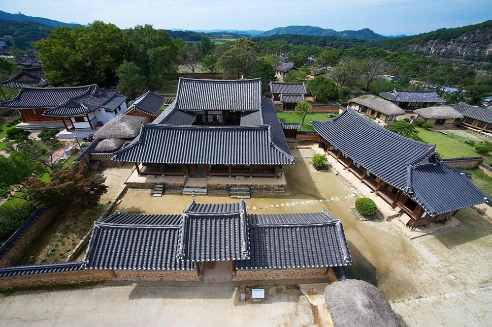 Property building in Bukchondaek
