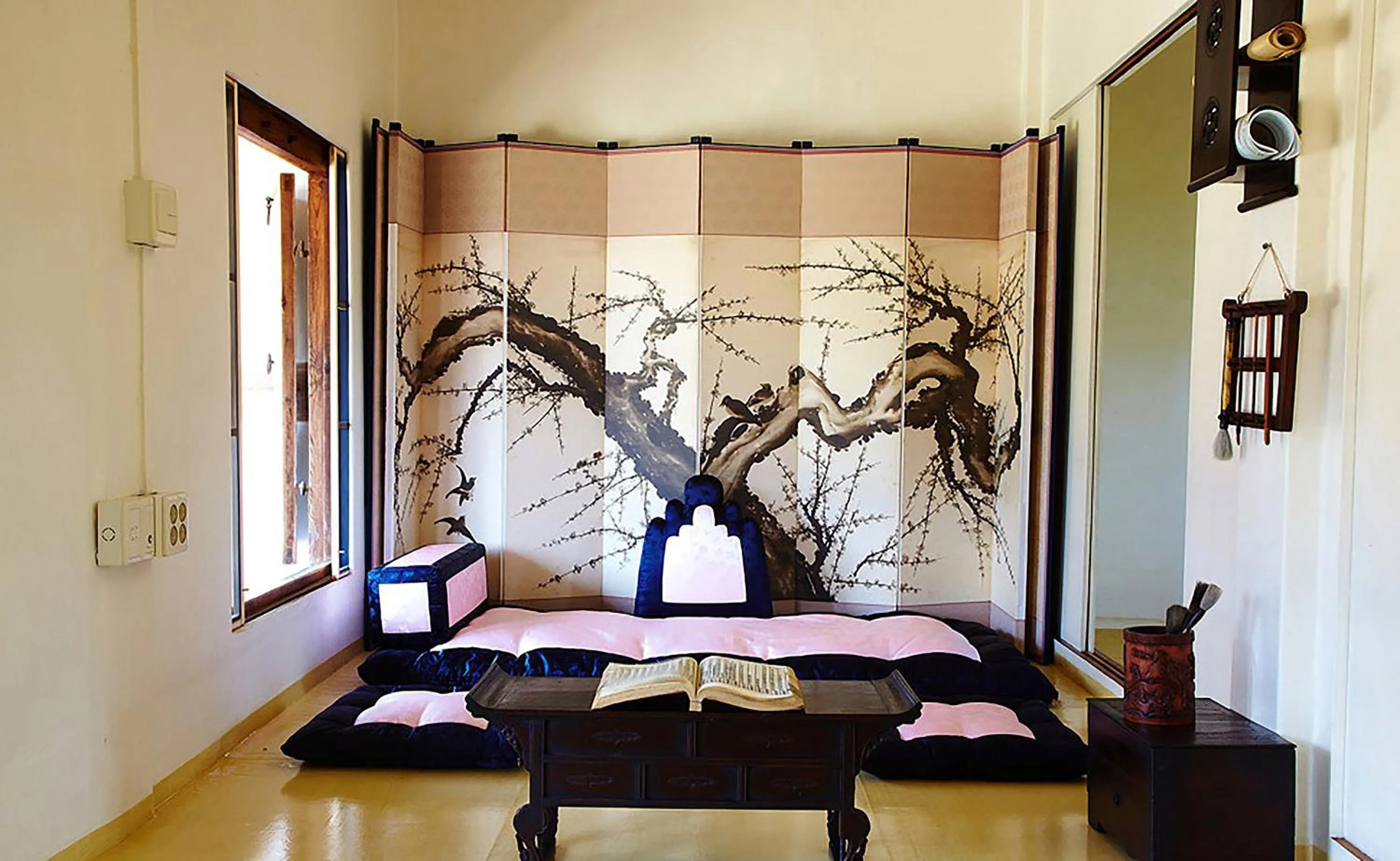 Property building, Bed in Bukchondaek