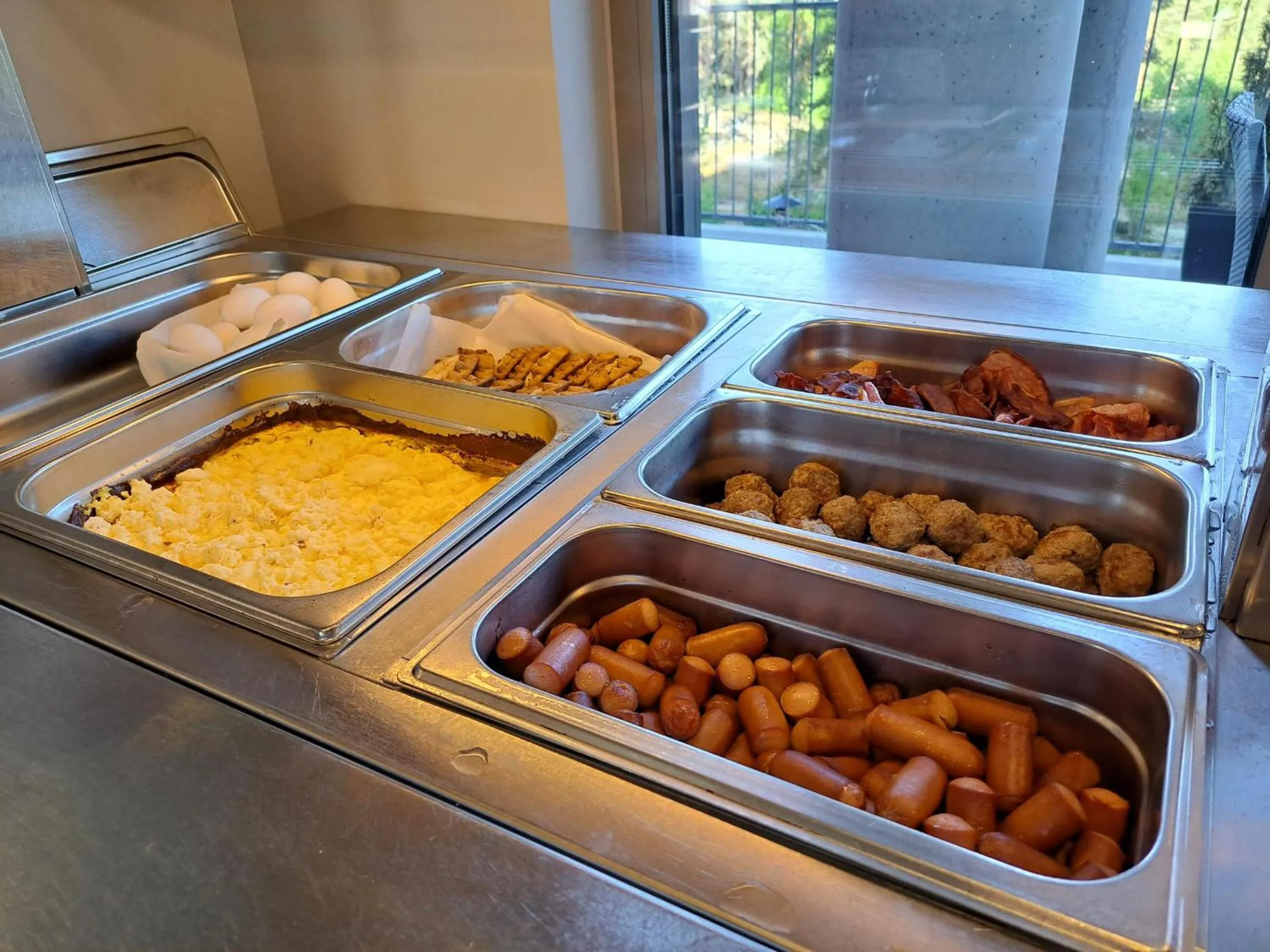 Buffet breakfast in Aparthotel Simpsiönkullas