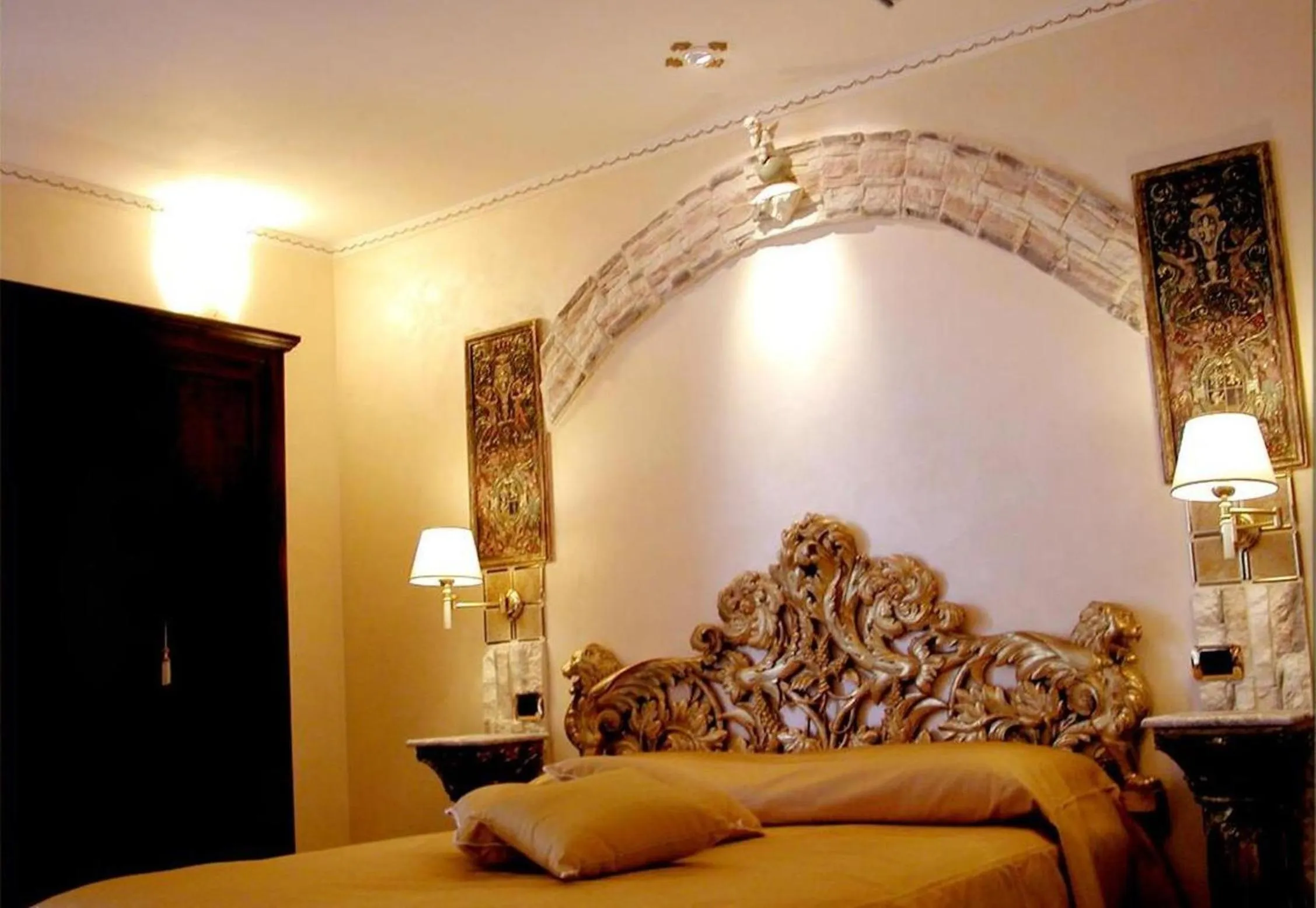 Bed in Villa Arianna B&B