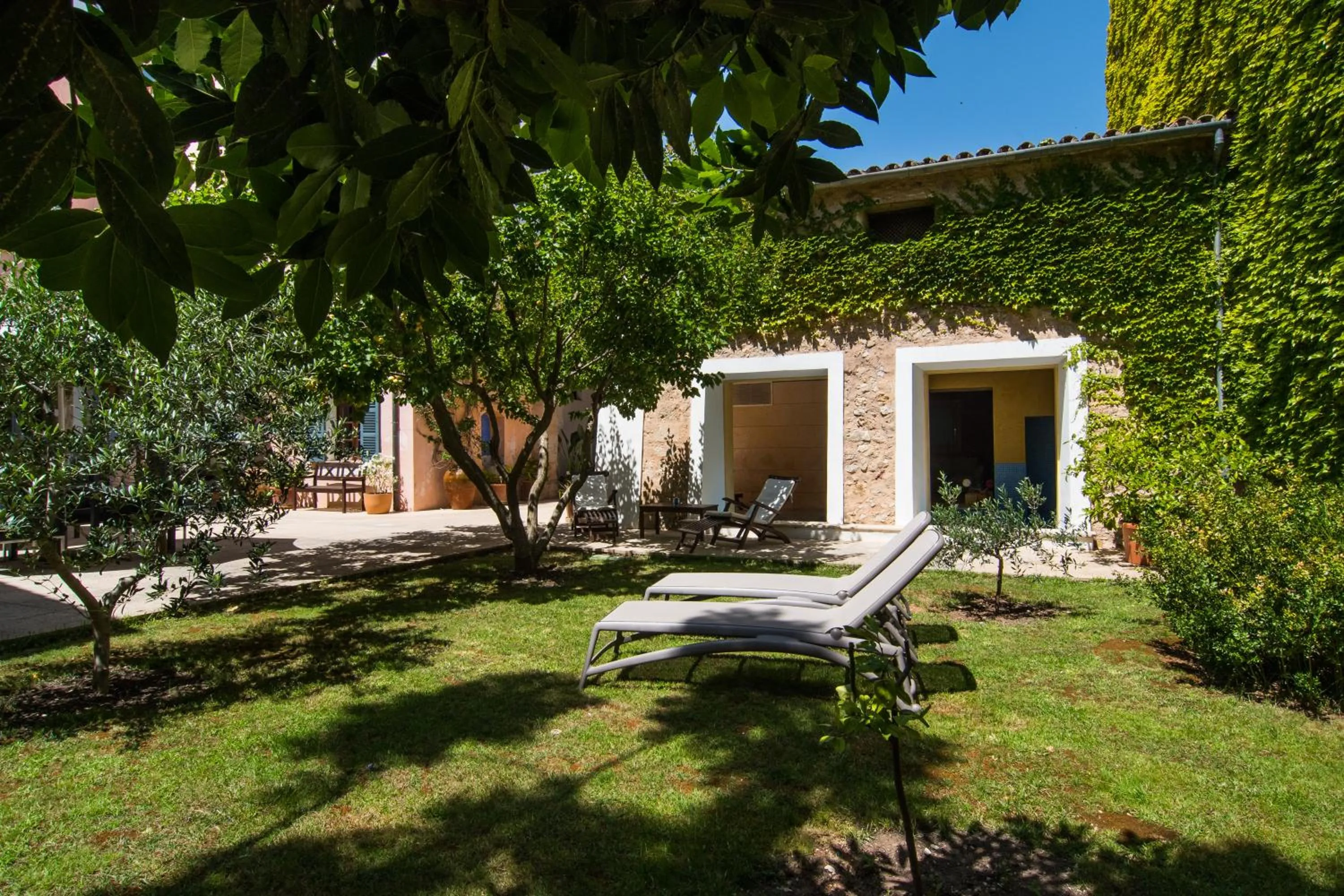 Patio in Hotel Can Moragues