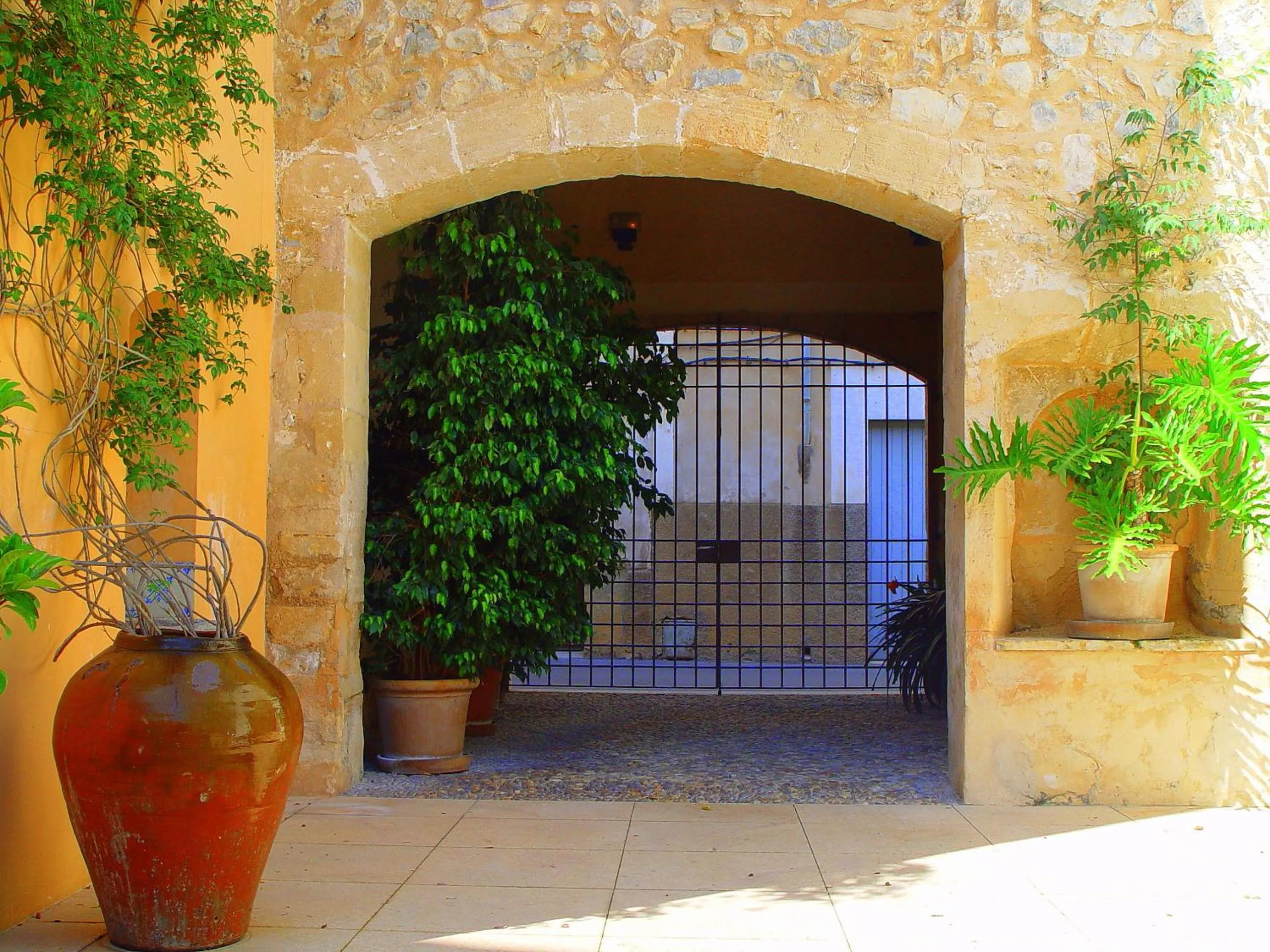 Facade/entrance in Hotel Can Moragues