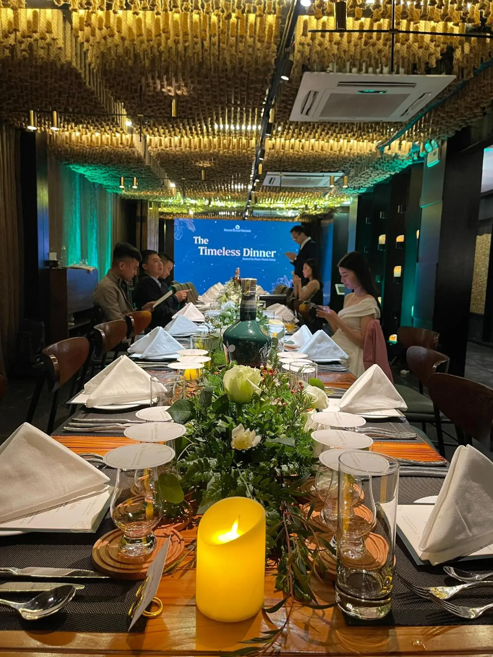 Restaurant/places to eat in Parosand Hanoi Hotel Restaurant/places to eat in Parosand Hanoi Hotel