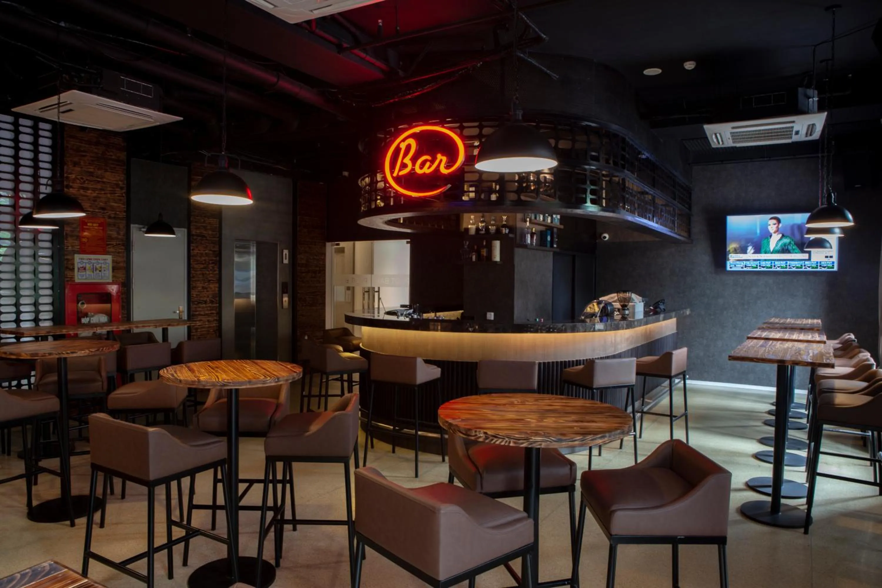 Restaurant/places to eat in Parosand Hanoi Hotel