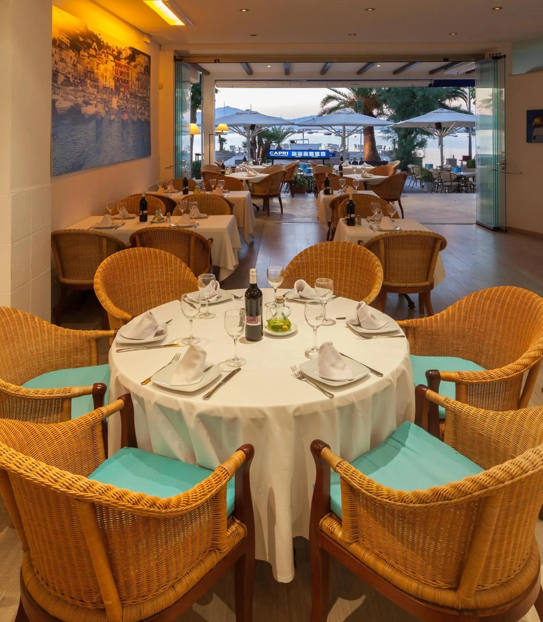 Restaurant/places to eat in Hotel Capri