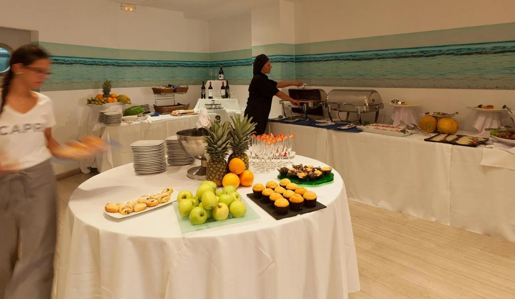 Restaurant/places to eat in Hotel Capri