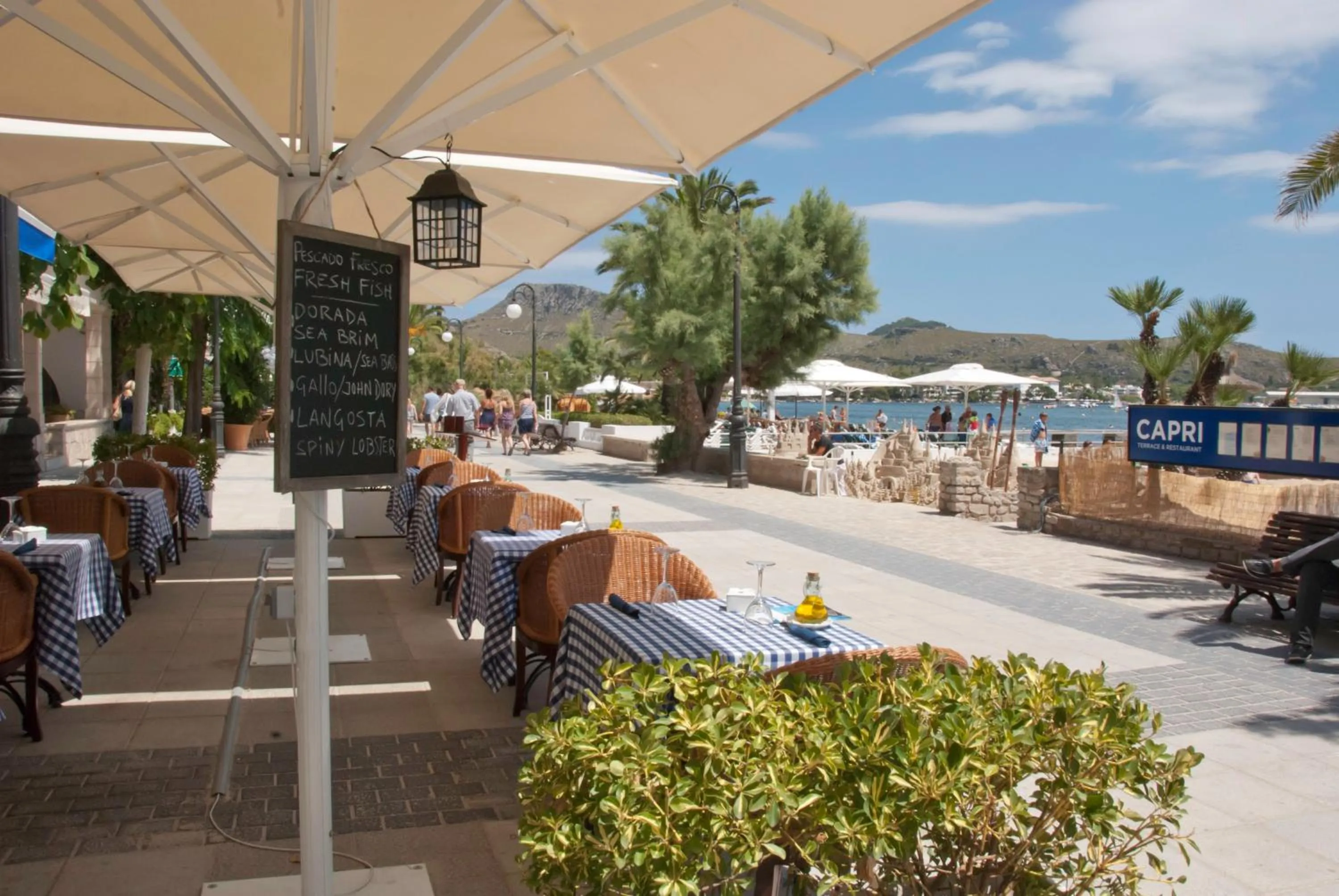 Facade/entrance in Hotel Capri