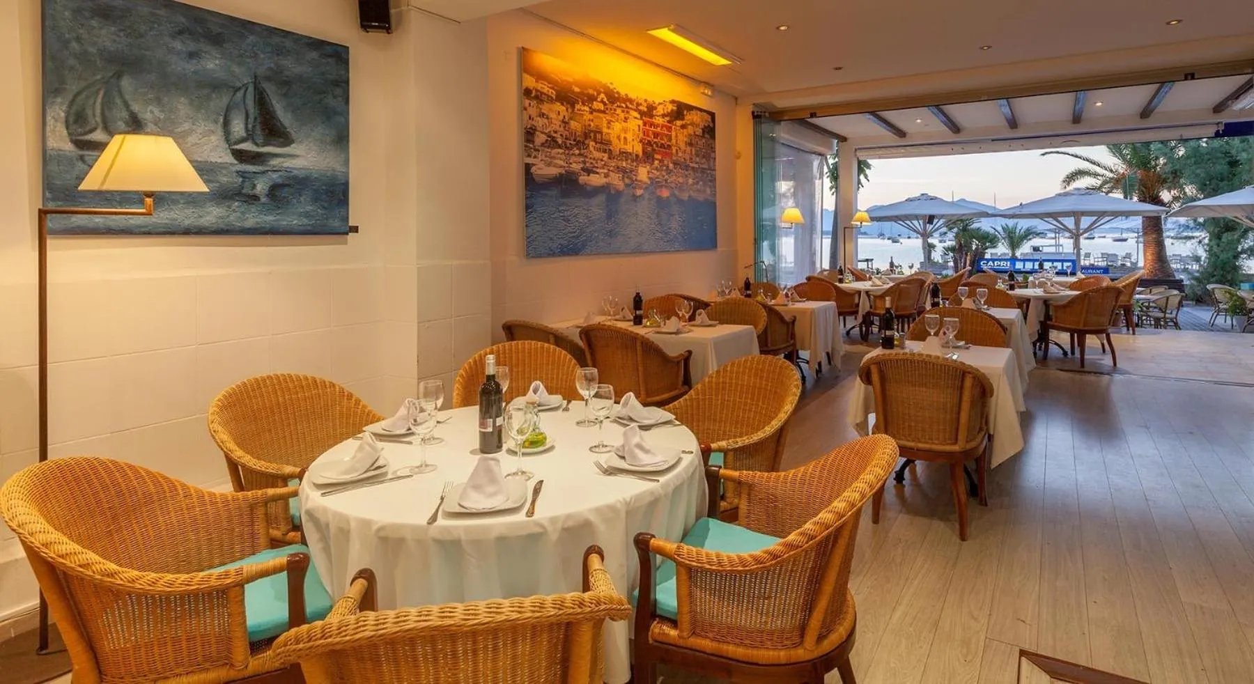 Restaurant/places to eat in Hotel Capri